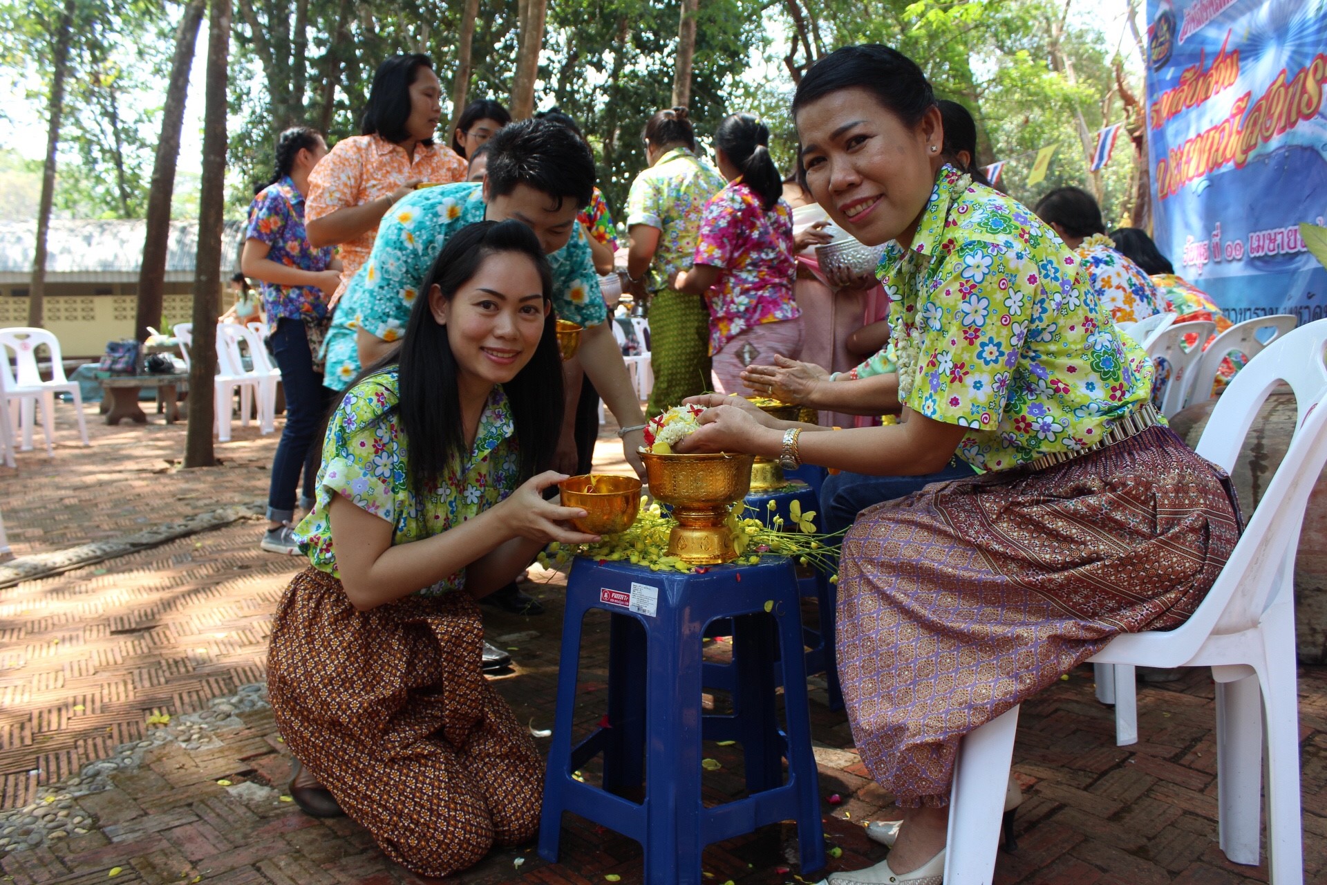 สพจ.หนองคาย จัดงานสรงน้ำพระสงฆ์และรดน้ำขอพร เนื่องในโอกาสวันสงกรานต์ ประจำปี 2561