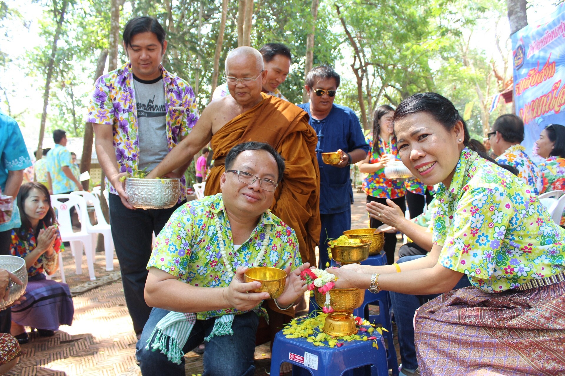 สพจ.หนองคาย จัดงานสรงน้ำพระสงฆ์และรดน้ำขอพร เนื่องในโอกาสวันสงกรานต์ ประจำปี 2561
