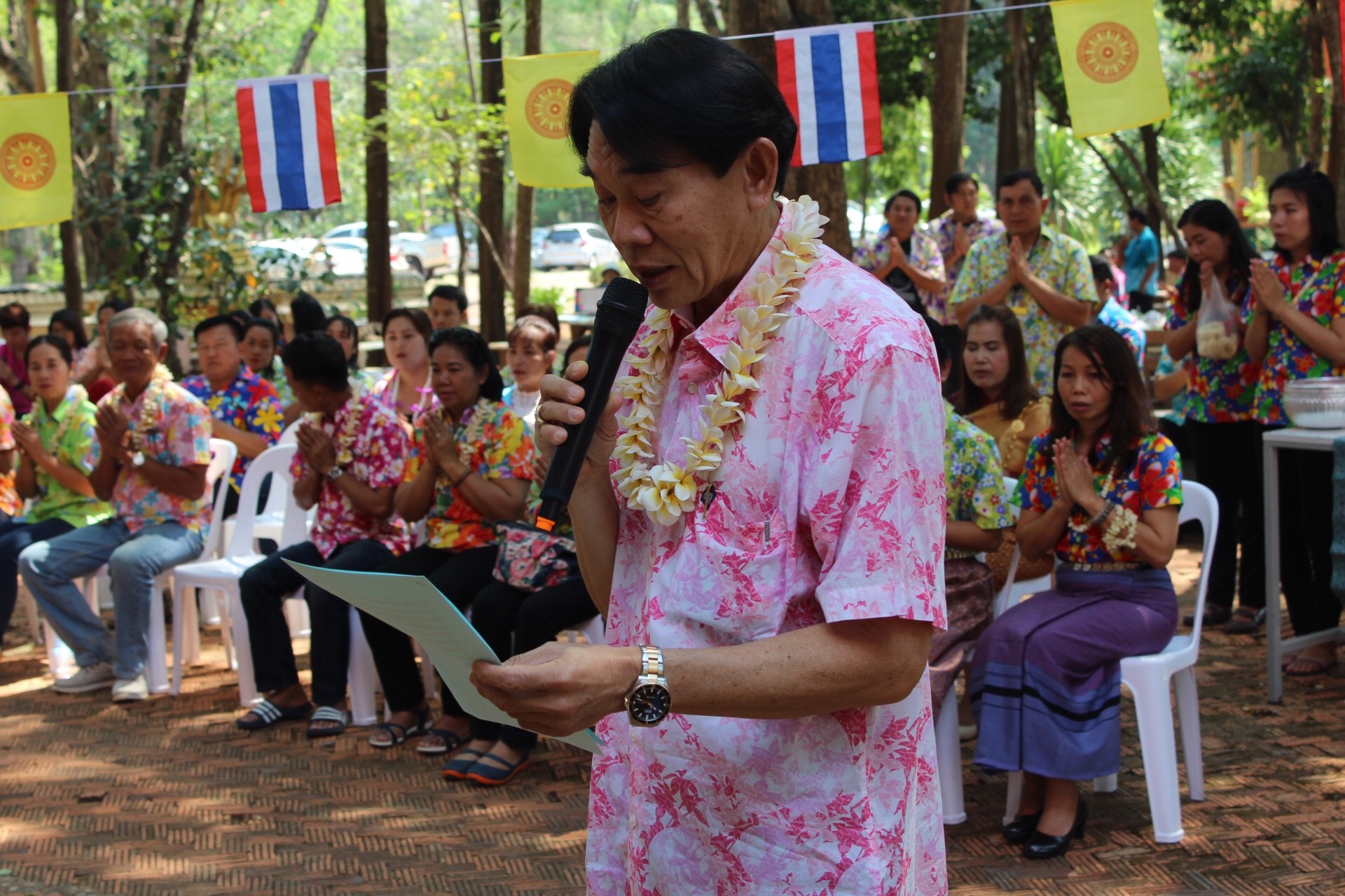 สพจ.หนองคาย จัดงานสรงน้ำพระสงฆ์และรดน้ำขอพร เนื่องในโอกาสวันสงกรานต์ ประจำปี 2561