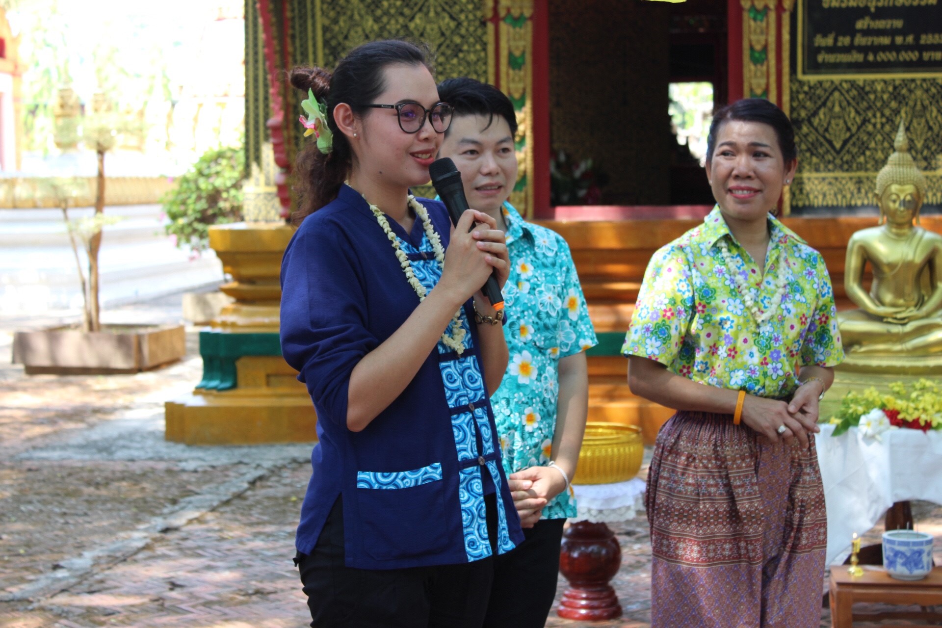สพจ.หนองคาย จัดงานสรงน้ำพระสงฆ์และรดน้ำขอพร เนื่องในโอกาสวันสงกรานต์ ประจำปี 2561