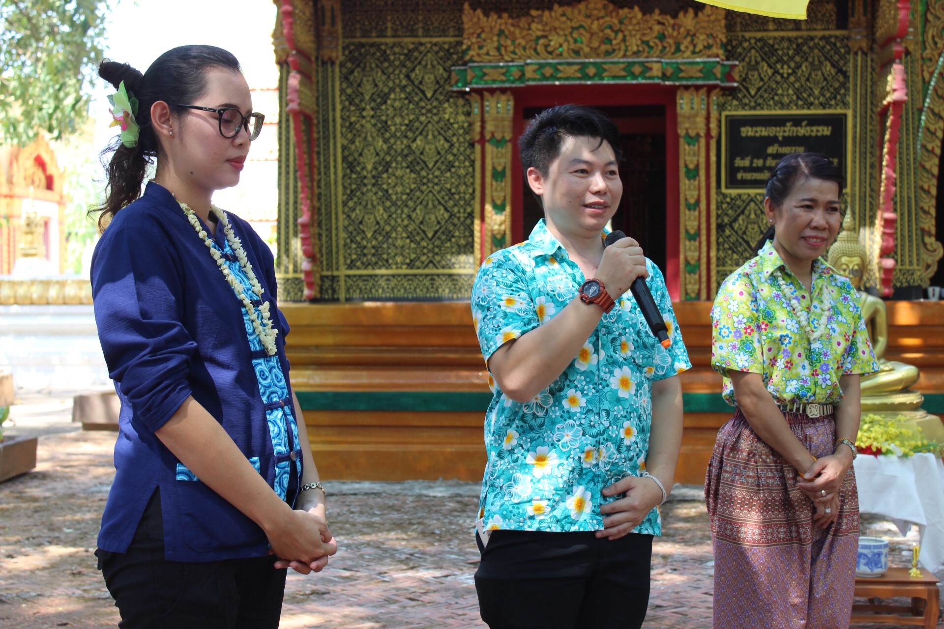 สพจ.หนองคาย จัดงานสรงน้ำพระสงฆ์และรดน้ำขอพร เนื่องในโอกาสวันสงกรานต์ ประจำปี 2561