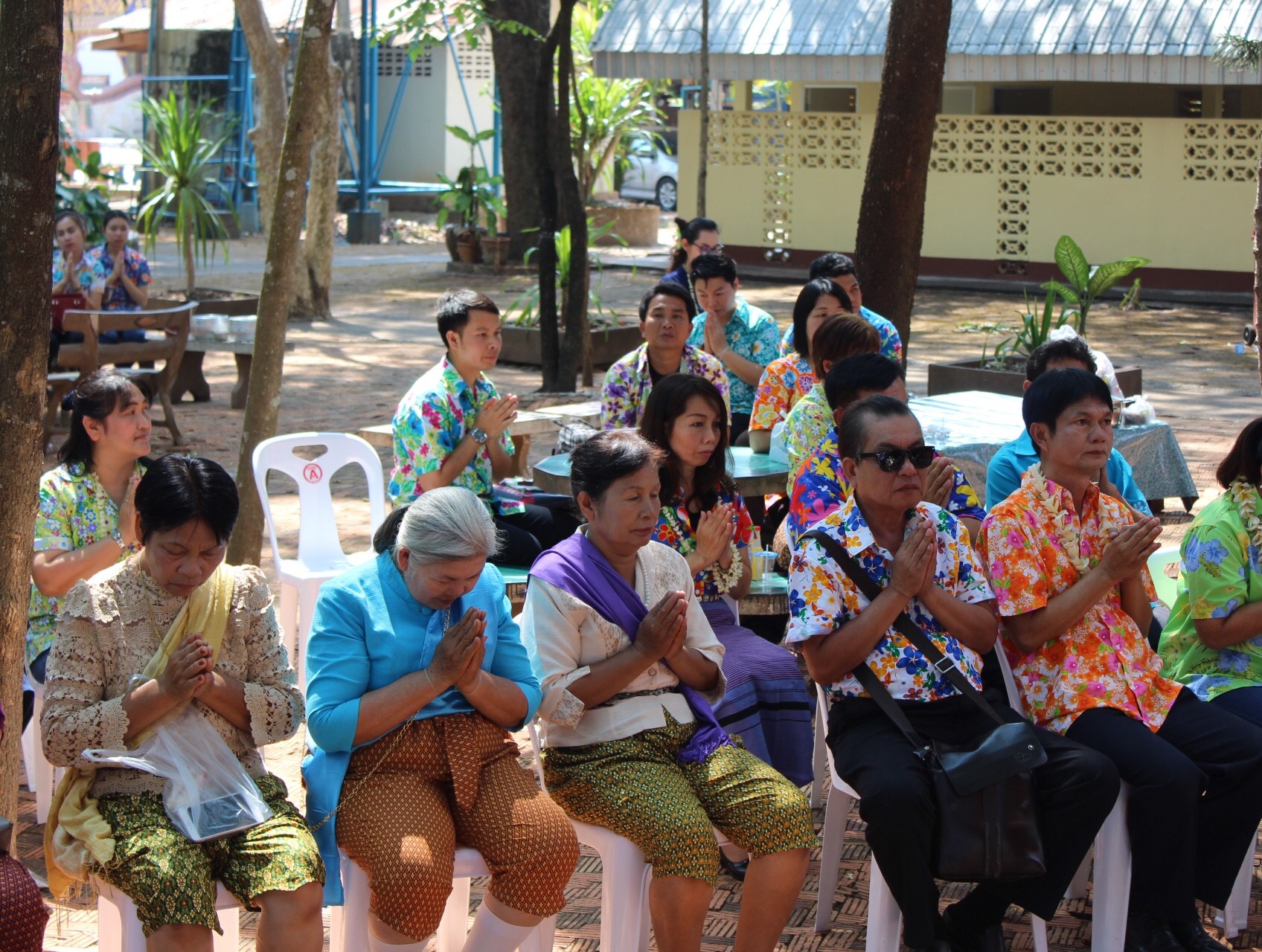 สพจ.หนองคาย จัดงานสรงน้ำพระสงฆ์และรดน้ำขอพร เนื่องในโอกาสวันสงกรานต์ ประจำปี 2561