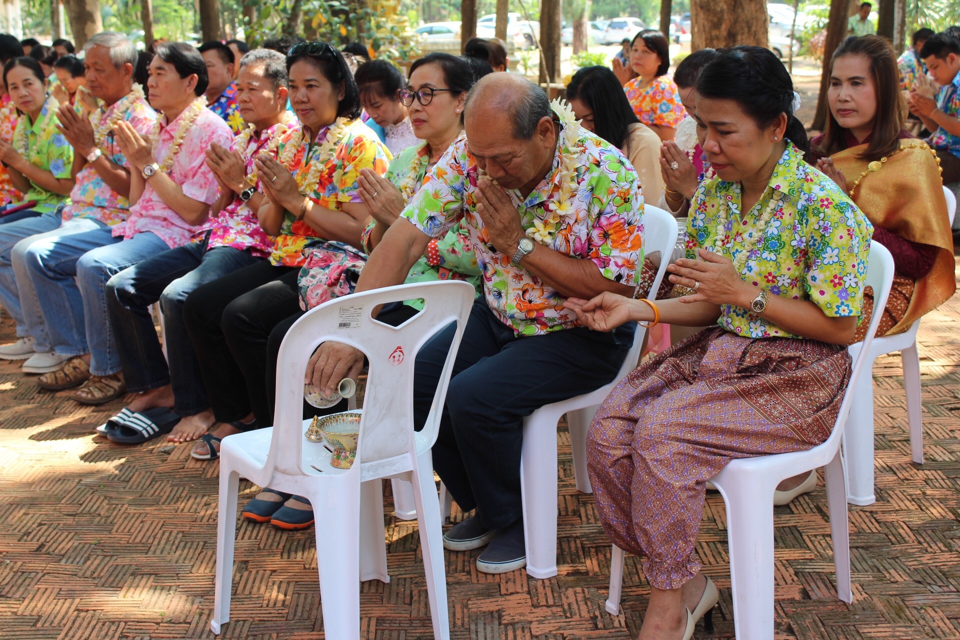 สพจ.หนองคาย จัดงานสรงน้ำพระสงฆ์และรดน้ำขอพร เนื่องในโอกาสวันสงกรานต์ ประจำปี 2561
