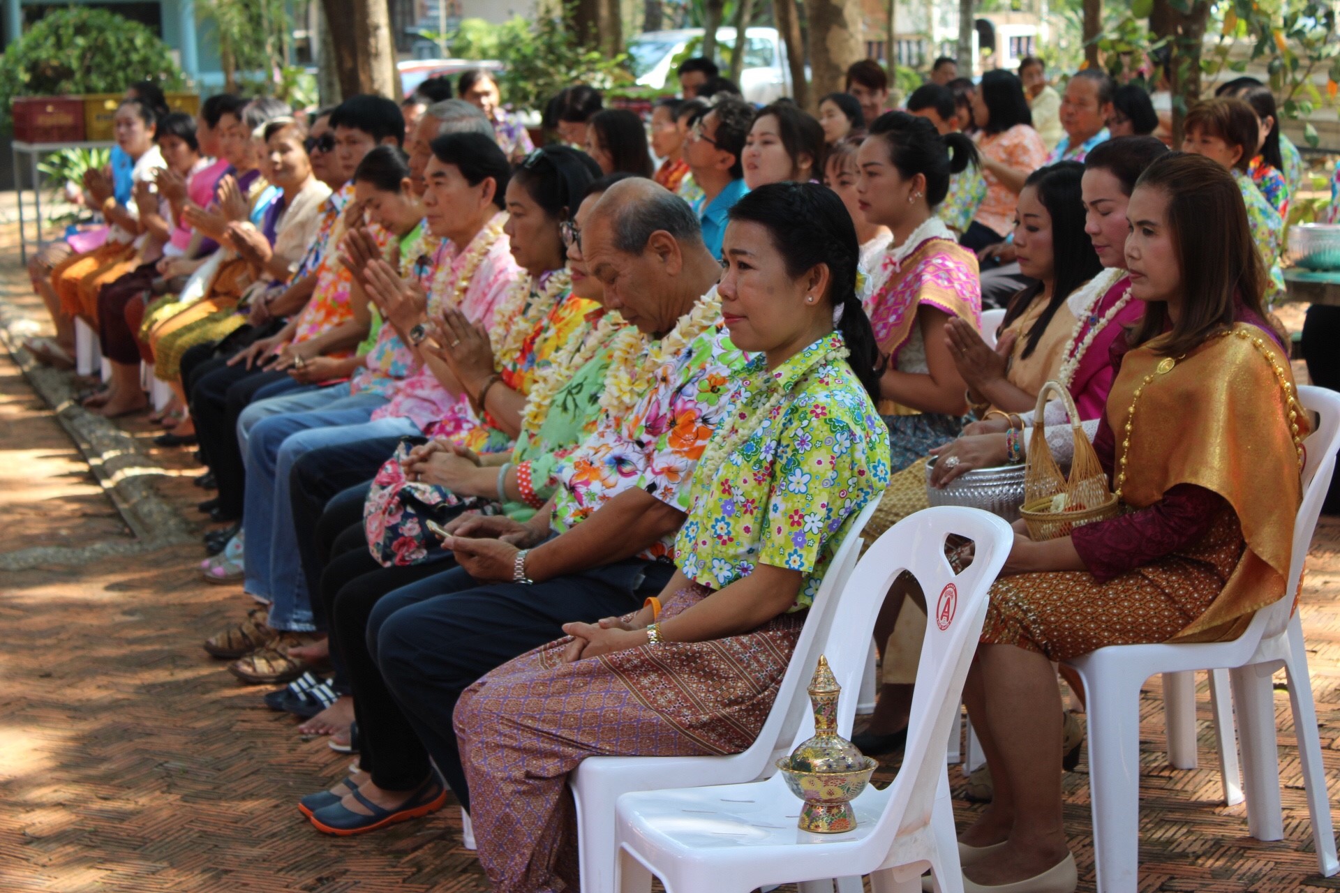 สพจ.หนองคาย จัดงานสรงน้ำพระสงฆ์และรดน้ำขอพร เนื่องในโอกาสวันสงกรานต์ ประจำปี 2561