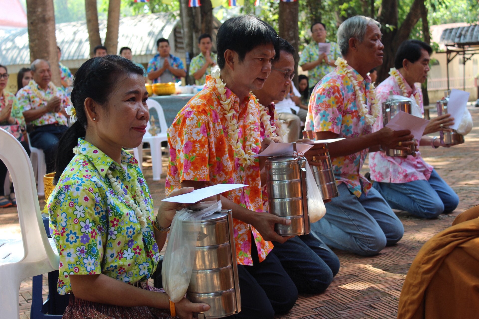 สพจ.หนองคาย จัดงานสรงน้ำพระสงฆ์และรดน้ำขอพร เนื่องในโอกาสวันสงกรานต์ ประจำปี 2561