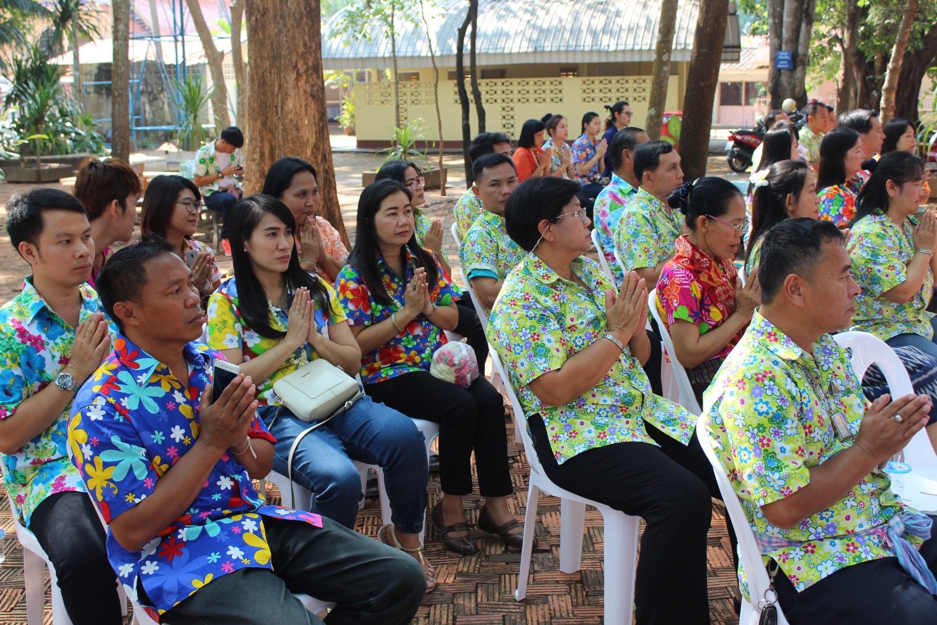 สพจ.หนองคาย จัดงานสรงน้ำพระสงฆ์และรดน้ำขอพร เนื่องในโอกาสวันสงกรานต์ ประจำปี 2561