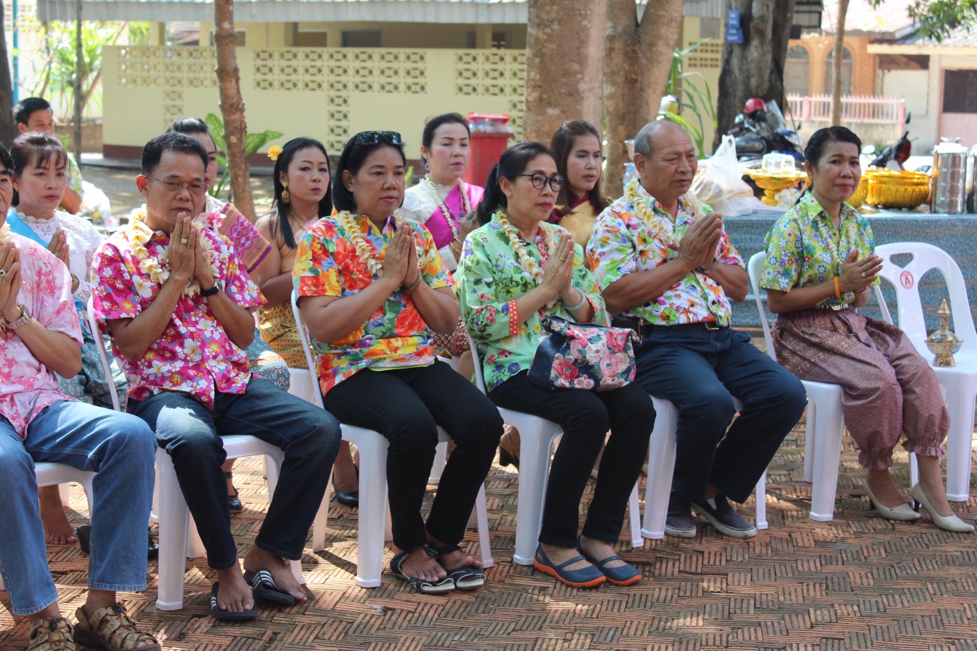 สพจ.หนองคาย จัดงานสรงน้ำพระสงฆ์และรดน้ำขอพร เนื่องในโอกาสวันสงกรานต์ ประจำปี 2561