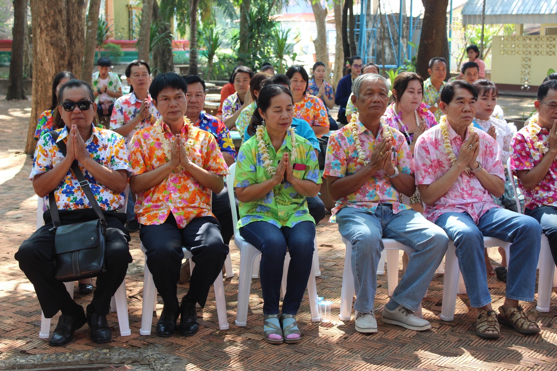 สพจ.หนองคาย จัดงานสรงน้ำพระสงฆ์และรดน้ำขอพร เนื่องในโอกาสวันสงกรานต์ ประจำปี 2561