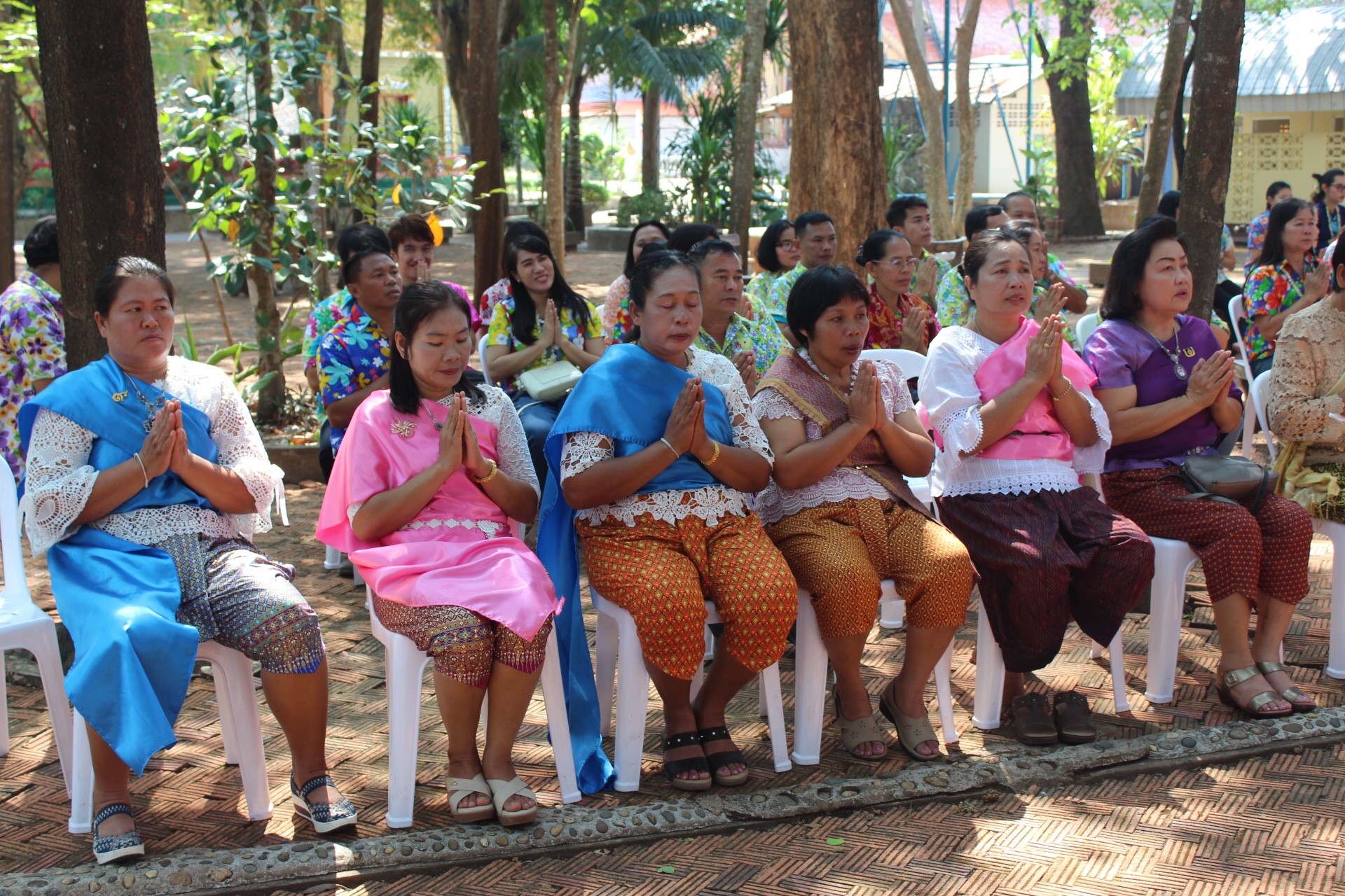 สพจ.หนองคาย จัดงานสรงน้ำพระสงฆ์และรดน้ำขอพร เนื่องในโอกาสวันสงกรานต์ ประจำปี 2561