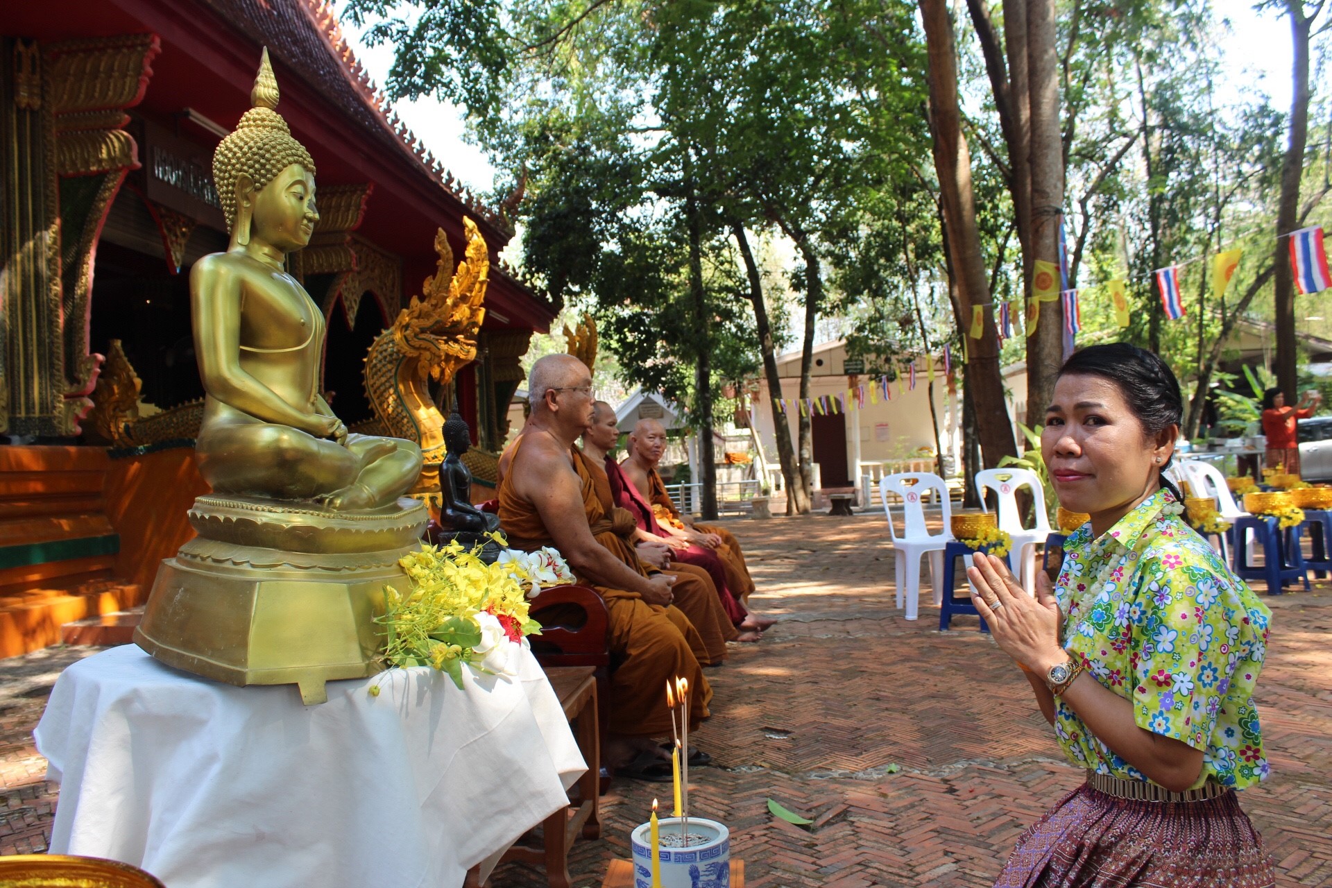 สพจ.หนองคาย จัดงานสรงน้ำพระสงฆ์และรดน้ำขอพร เนื่องในโอกาสวันสงกรานต์ ประจำปี 2561