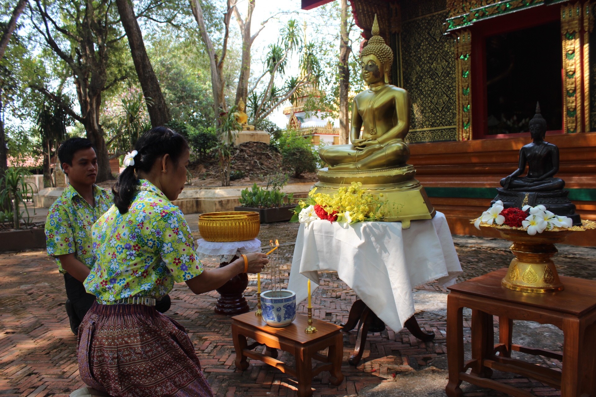 สพจ.หนองคาย จัดงานสรงน้ำพระสงฆ์และรดน้ำขอพร เนื่องในโอกาสวันสงกรานต์ ประจำปี 2561