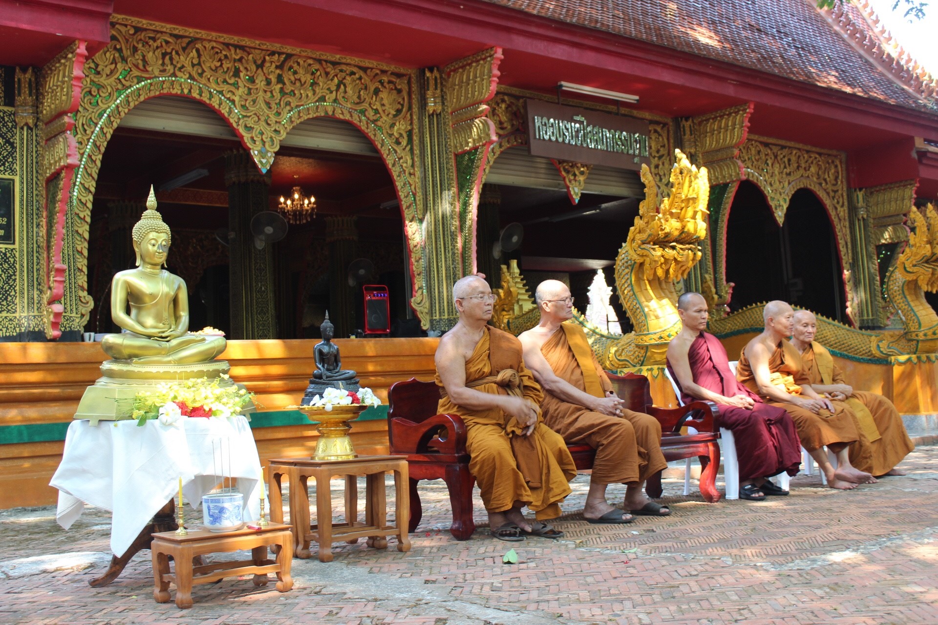 สพจ.หนองคาย จัดงานสรงน้ำพระสงฆ์และรดน้ำขอพร เนื่องในโอกาสวันสงกรานต์ ประจำปี 2561