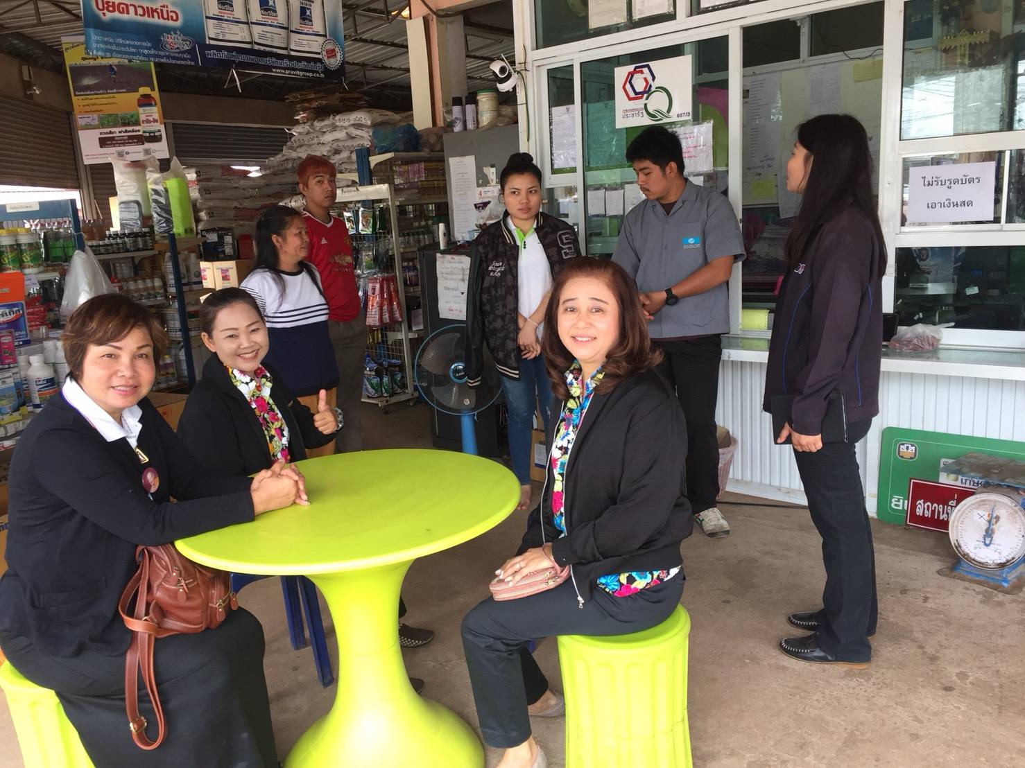 พจ.หนองคาย มอบหมายนักวิชาการฯ ร่วมออกตรวจสอบร้านธงฟ้าประชารัฐจังหวัดหนองคาย