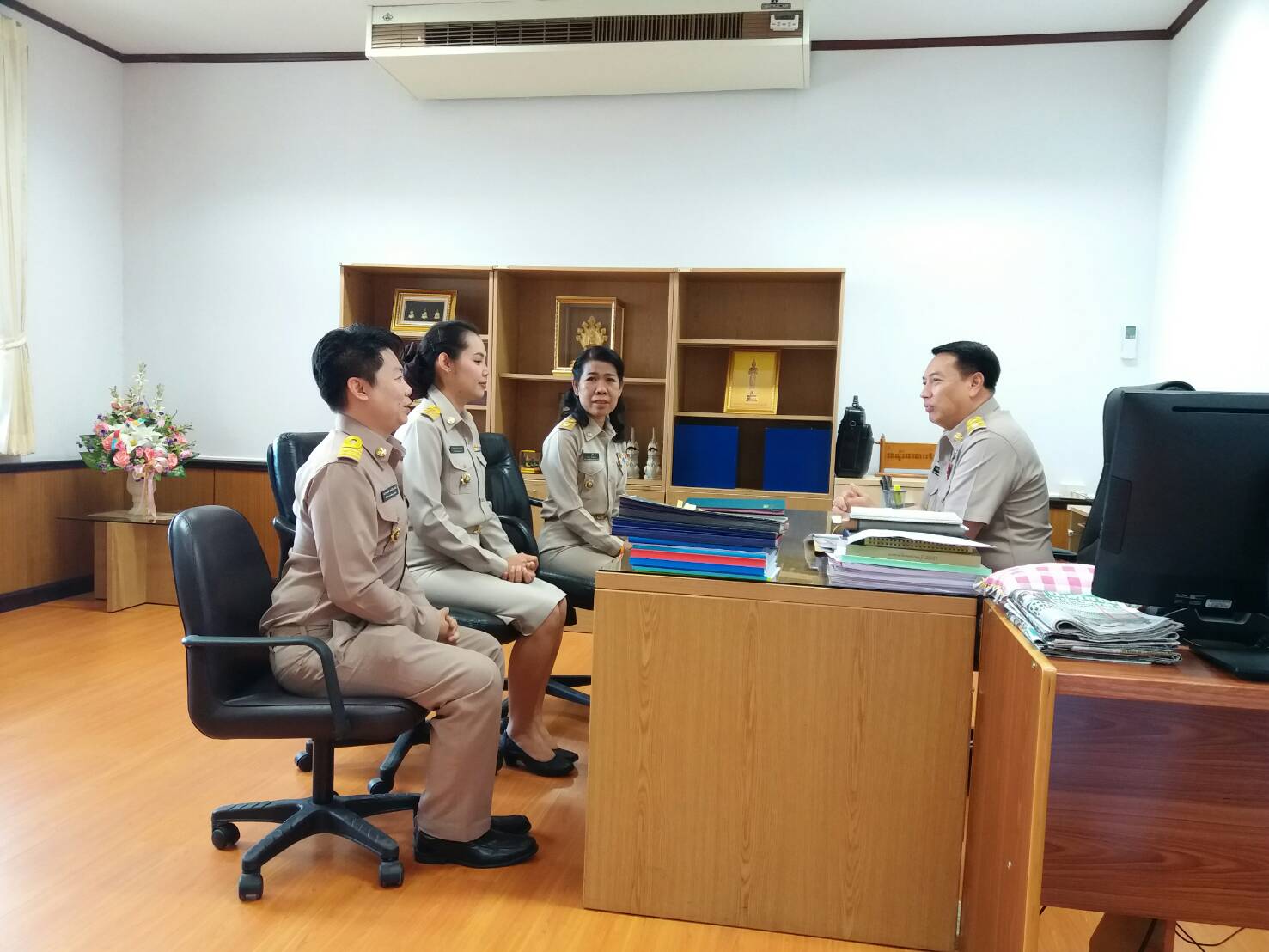 ข้าราชการที่ได้รับการบรรจุแต่งตั้งให้ปฏิบัติหน้าที่ ณ จังหวัดหนองคาย เข้ารายงานตัวต่อ ผวจ.และ พจ.หนองคาย