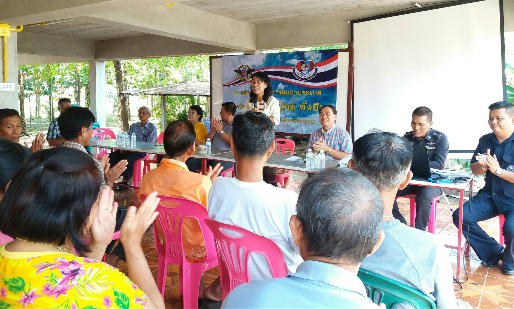 พจ.หนองคาย ติดตามการจัดเวทีตามโครงการไทยนิยมยั่งยืน ณ วัดเทพนิมิตร บ้านศิลาเลข หมู่ที่ 7 ตำบลโพนสา อำเภอท่าบ่อ จังหวัดหนองคาย