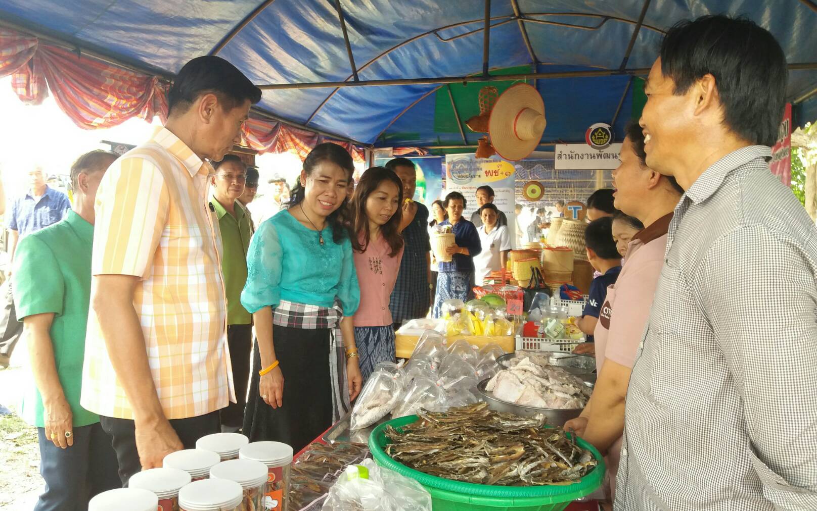 พจ.หนองคาย ร่วมกิจกรรมปกป้องและเชิดชูสถาบันพระมหากษัตริย์ และหน่วยบำบัดทุกข์ บำรุงสุข จังหวัดหนองคาย ประจำเดือนเมษายน 2561