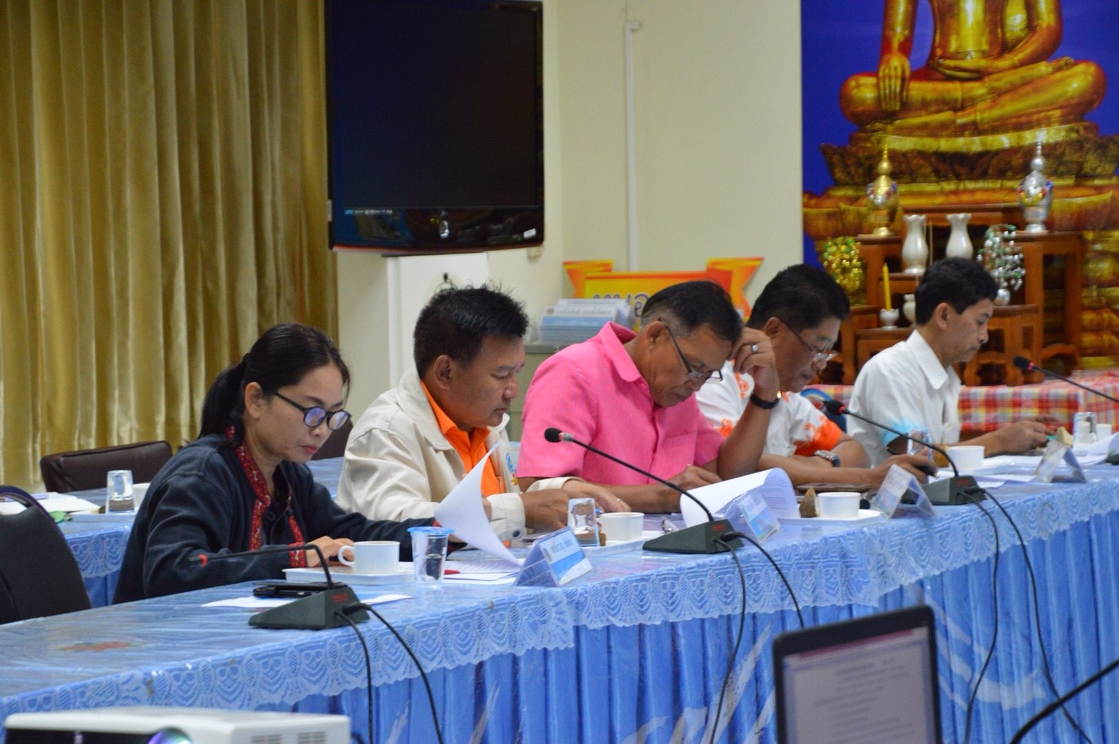 นางชะตา ธุลีจันทร์ พัฒนาการจังหวัดหนองคาย เป็นประธานในการประชุมประจำเดือน หัวหน้ากลุ่มงาน หัวหน้าฝ่าย พัฒนาการอำเภอ และนักวิชาการพัฒนาชุมชน ครั้งที่ 5/2561