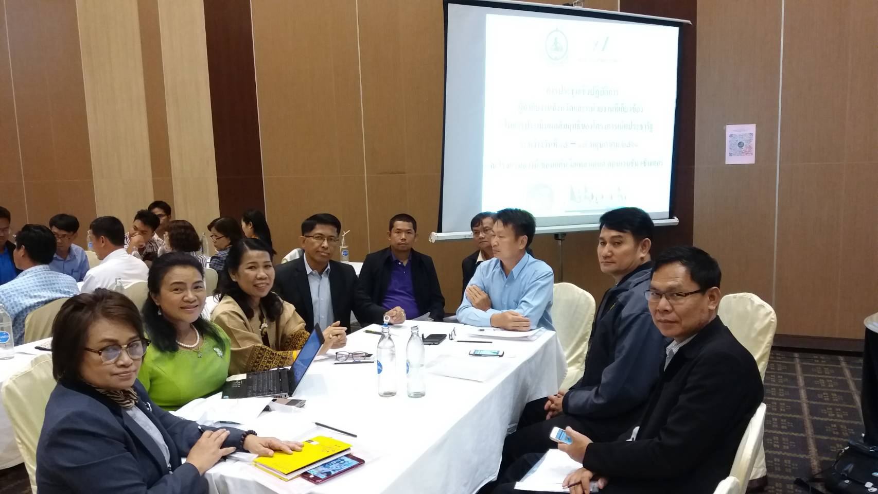 นางชะตา ธุลีจันทร์ พัฒนาการจังหวัดหนองคาย ร่วมประชุมประชุมเชิงปฏิบัติการผู้กำกับงานจังหวัดและหน่วยงานที่เกี่ยวข้อง ในการประเมินผลสัมฤทธิ์ของโครงการเน็ตประชารัฐ