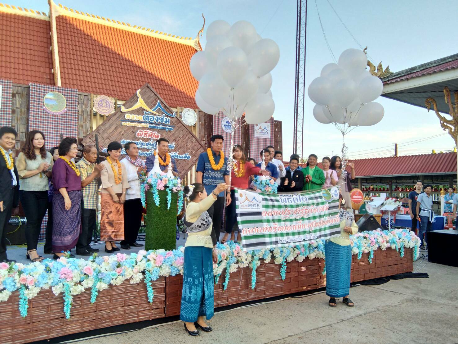 พจ.หนองคาย ร่วมพิธีเปิดตลาดประชารัฐต้องชม ตลาดท่าเรือ ท่องเที่ยวชุมชนบ้านเดื่อ