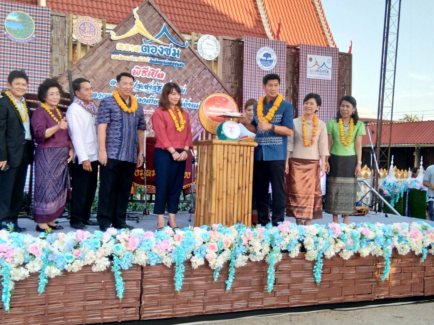พจ.หนองคาย ร่วมพิธีเปิดตลาดประชารัฐต้องชม ตลาดท่าเรือ ท่องเที่ยวชุมชนบ้านเดื่อ