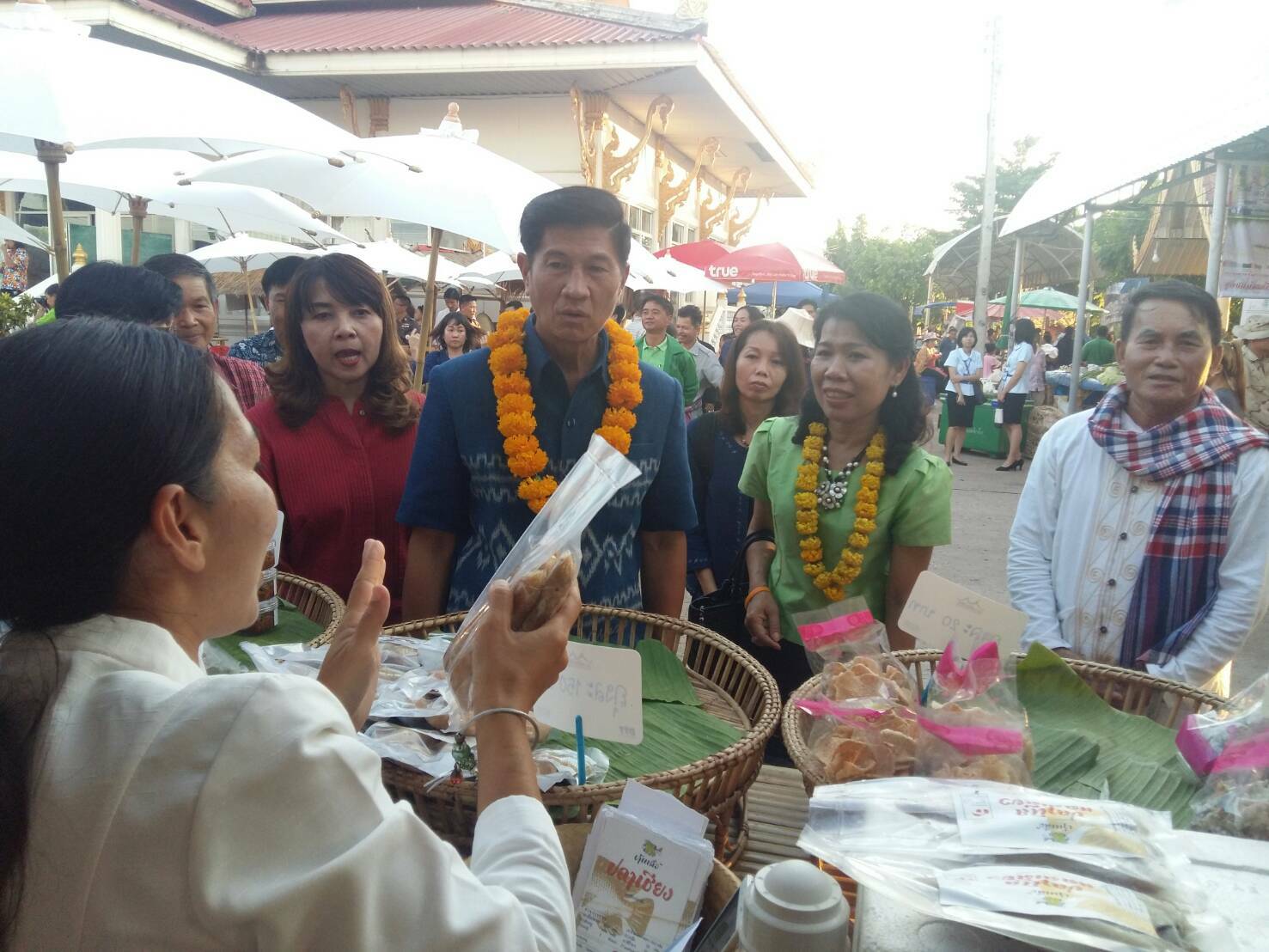 พจ.หนองคาย ร่วมพิธีเปิดตลาดประชารัฐต้องชม ตลาดท่าเรือ ท่องเที่ยวชุมชนบ้านเดื่อ