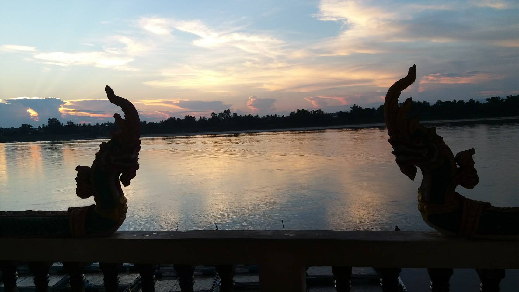 พจ.หนองคาย ร่วมพิธีเปิดตลาดประชารัฐต้องชม ตลาดท่าเรือ ท่องเที่ยวชุมชนบ้านเดื่อ