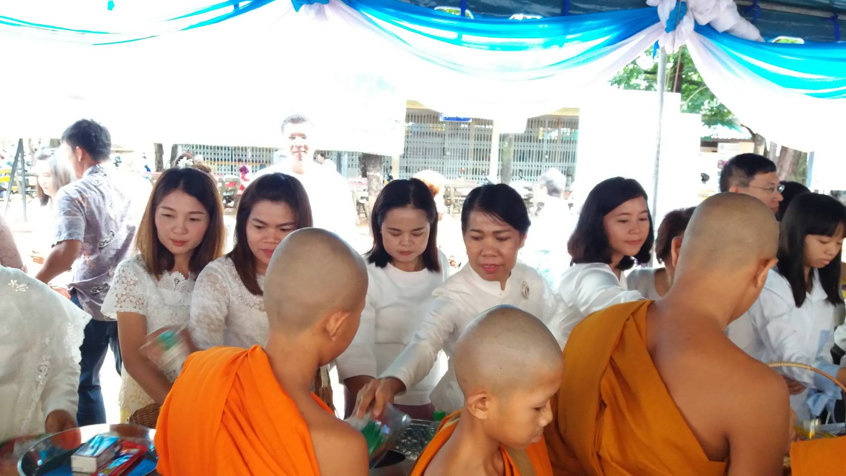 พจ.หนองคาย ร่วมพิธี เนื่องในเทศกาลวันวิสาขบูชา วันสำคัญสากลของโลก จังหวัดหนองคาย ประจำปี 2561