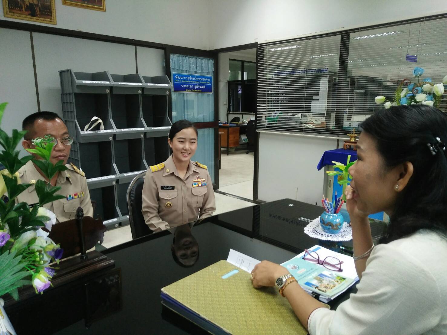 ข้าราชการ 2 ราย เข้ารายงานตัวต่อพัฒนาการจังหวัดหนองคาย  ในโอกาสที่ได้รับคำสั่งแต่งตั้ง (ย้าย) ให้มาสังกัดสำนักงานพัฒนาชุมชนจังหวัดหนองคาย