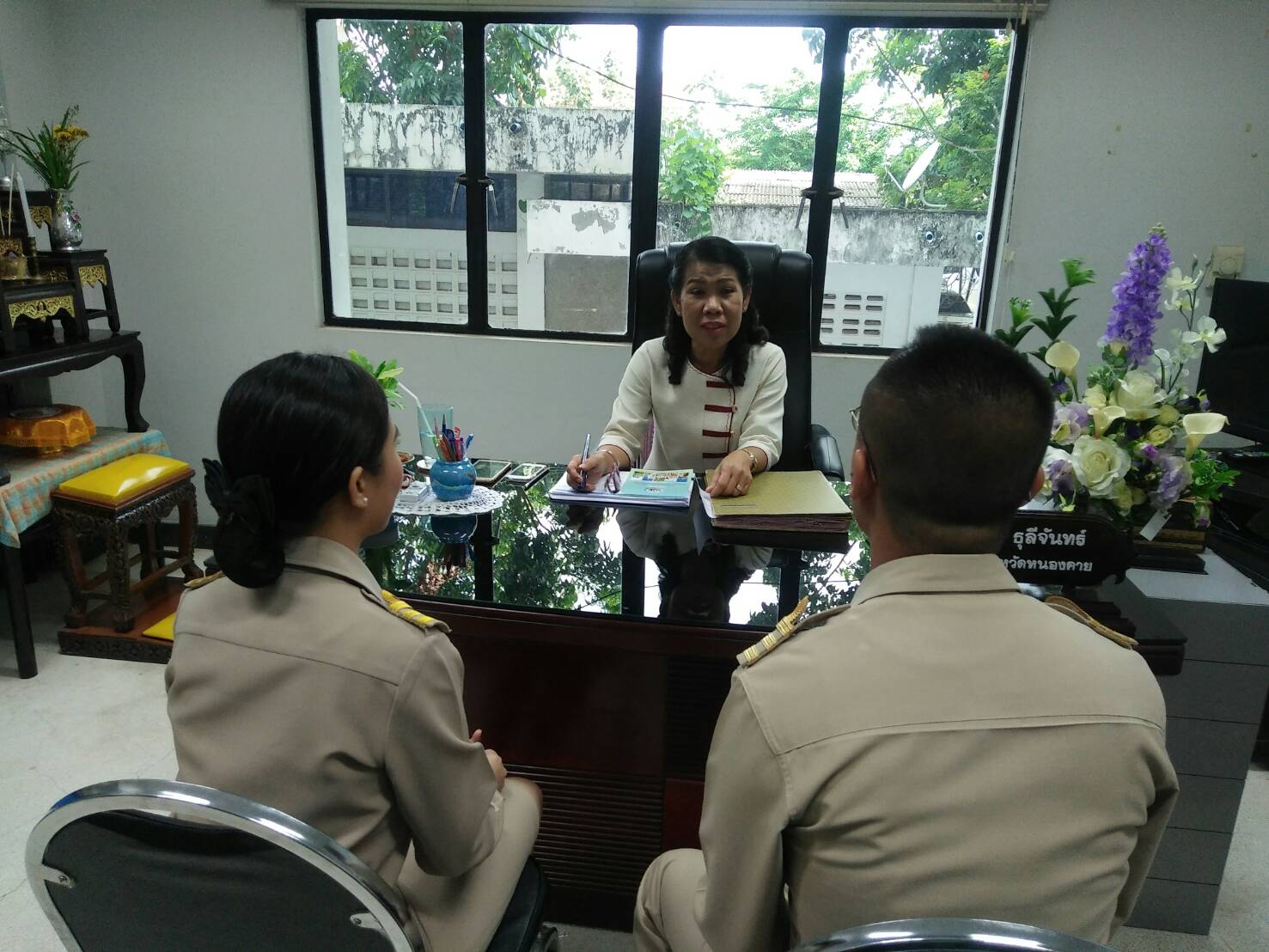 ข้าราชการ 2 ราย เข้ารายงานตัวต่อพัฒนาการจังหวัดหนองคาย  ในโอกาสที่ได้รับคำสั่งแต่งตั้ง (ย้าย) ให้มาสังกัดสำนักงานพัฒนาชุมชนจังหวัดหนองคาย