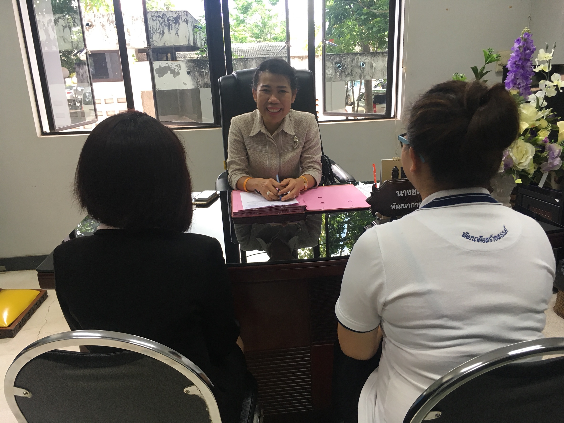 พช.หนองคาย ต้อนรับพนักงานกองทุนของสำนักงานกองทุนพัฒนาบทบาทสตรีคนใหม่