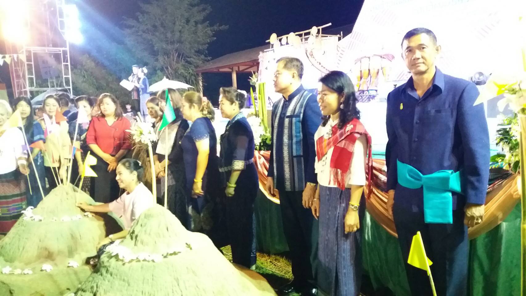 พัฒนาการจังหวัดหนองคาย ร่วมงาน “ซุมข้าวแลงพาหย่อง ส่องวัฒนธรรมไทยพวน” ส่งเสริมการท่องเที่ยว ฟื้นฟูและสืบสานวัฒนธรรมประเพณีไทยพวนบ้านโพธิ์ตาก