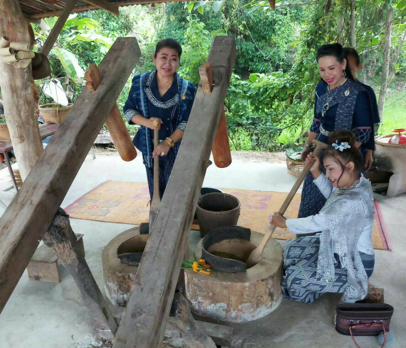 พัฒนาการจังหวัดหนองคาย ร่วมงาน “ซุมข้าวแลงพาหย่อง ส่องวัฒนธรรมไทยพวน” ส่งเสริมการท่องเที่ยว ฟื้นฟูและสืบสานวัฒนธรรมประเพณีไทยพวนบ้านโพธิ์ตาก