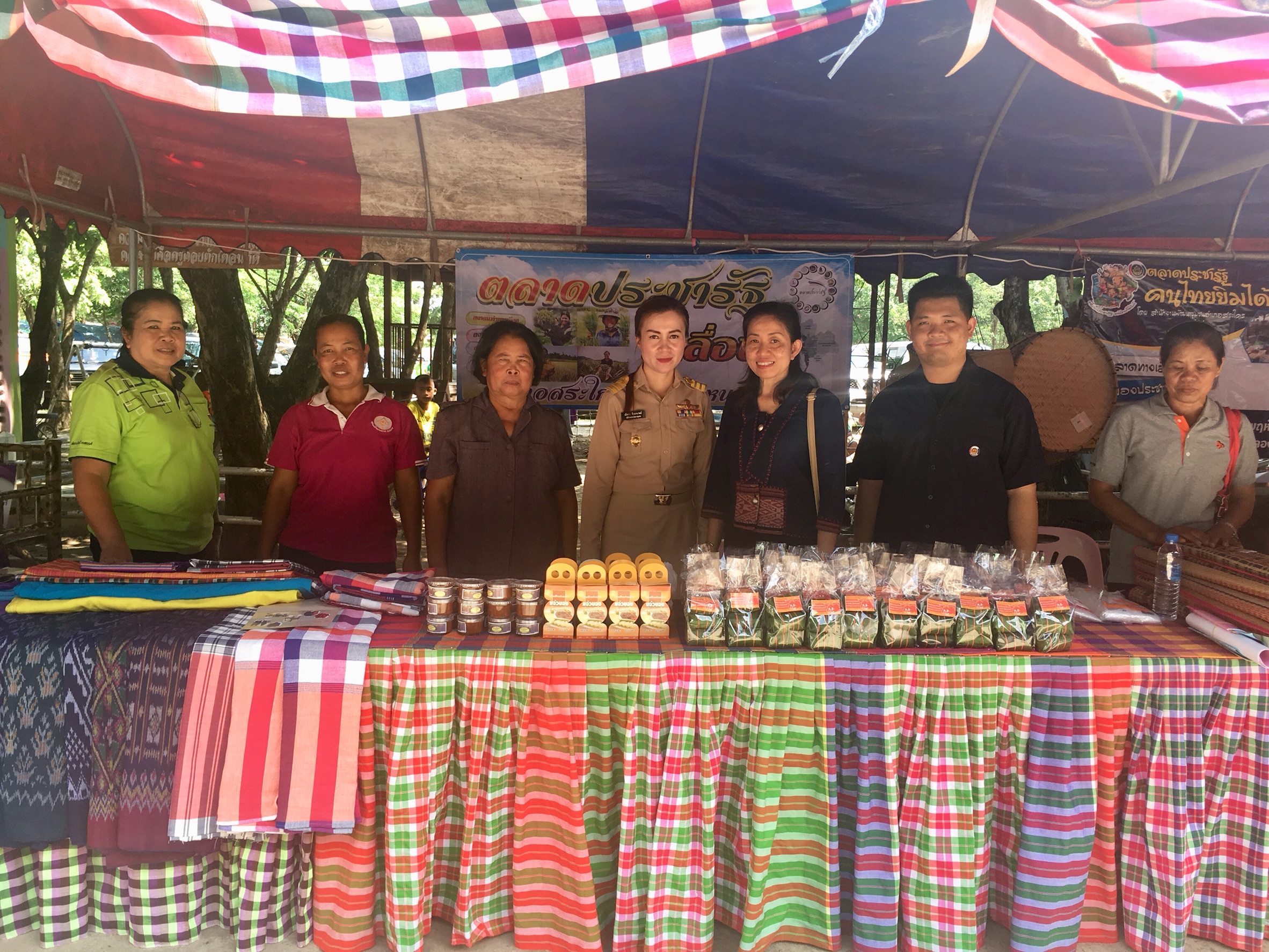 พช.หนองคาย ร่วมกิจกรรมปกป้องและเชิดชูสถาบันพระมหากษัตริย์ และหน่วยบำบัดทุกข์ บำรุงสุข จังหวัดหนองคาย ประจำเดือนพฤษภาคม 2561 2561 ณ โรงเรียนบ้านหนองบัวเงิน ตำบลสระใคร อำเภอสระใคร จังหวัดหนองคาย