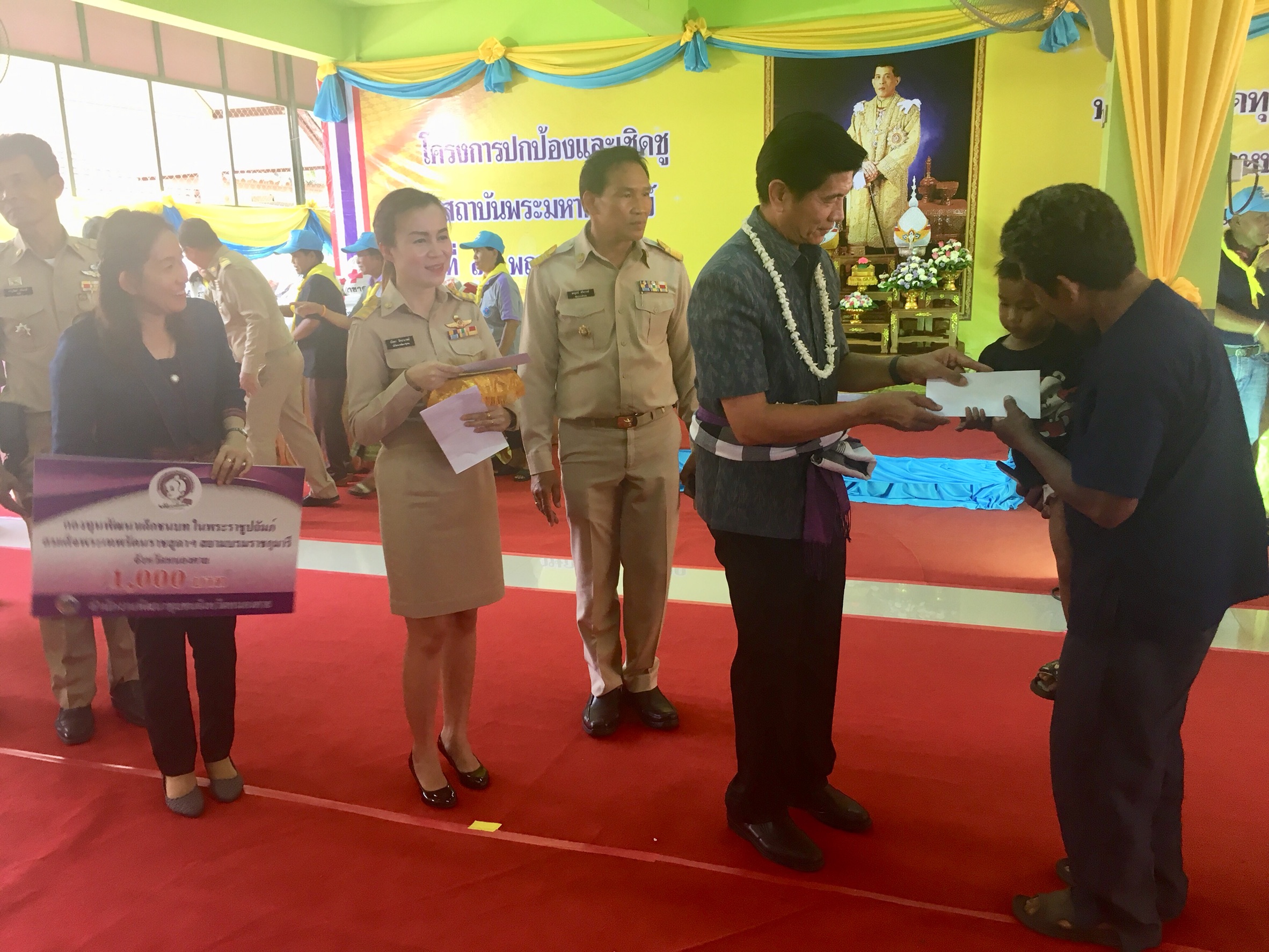 พช.หนองคาย ร่วมกิจกรรมปกป้องและเชิดชูสถาบันพระมหากษัตริย์ และหน่วยบำบัดทุกข์ บำรุงสุข จังหวัดหนองคาย ประจำเดือนพฤษภาคม 2561 2561 ณ โรงเรียนบ้านหนองบัวเงิน ตำบลสระใคร อำเภอสระใคร จังหวัดหนองคาย