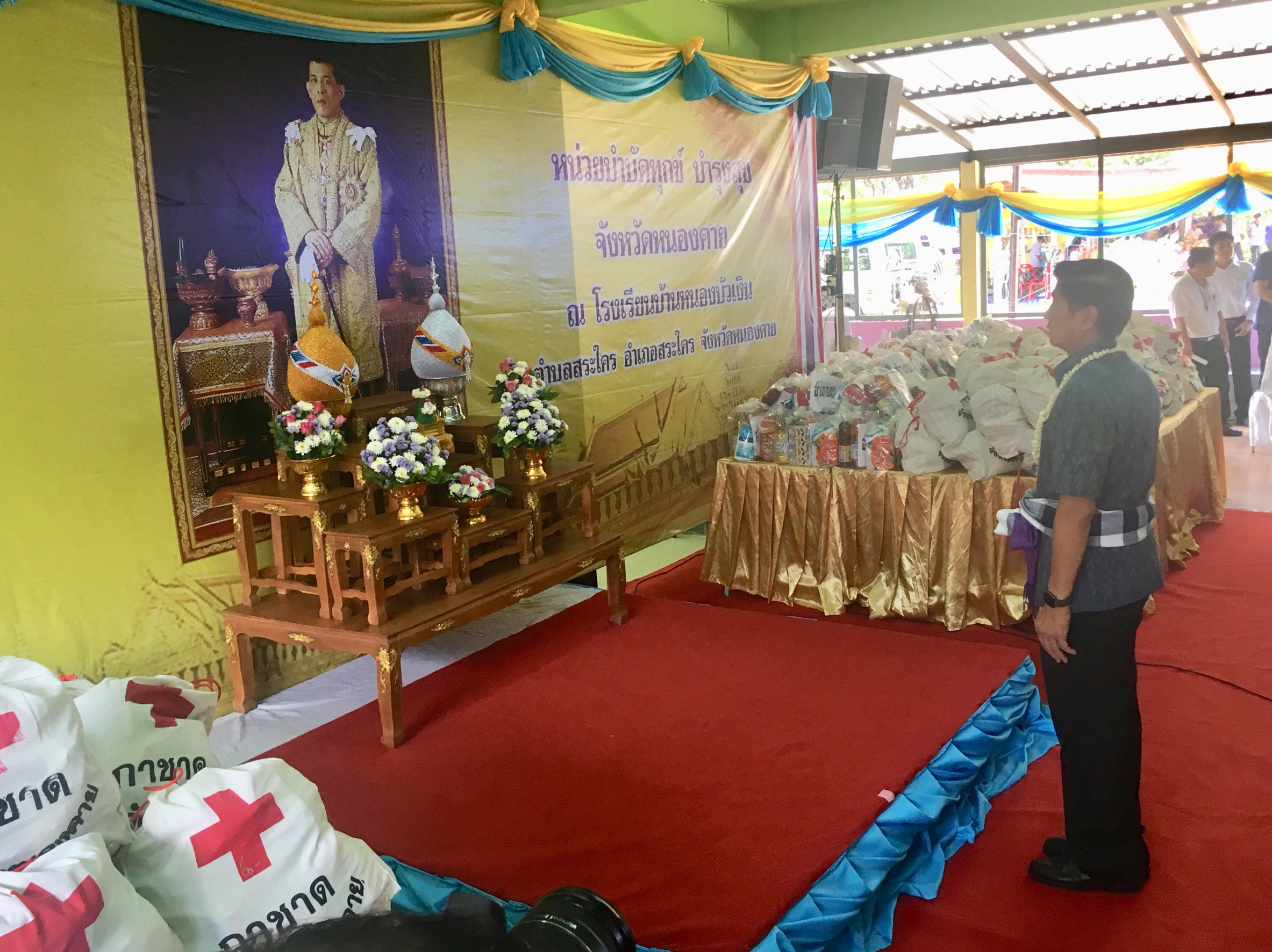 พช.หนองคาย ร่วมกิจกรรมปกป้องและเชิดชูสถาบันพระมหากษัตริย์ และหน่วยบำบัดทุกข์ บำรุงสุข จังหวัดหนองคาย ประจำเดือนพฤษภาคม 2561 2561 ณ โรงเรียนบ้านหนองบัวเงิน ตำบลสระใคร อำเภอสระใคร จังหวัดหนองคาย