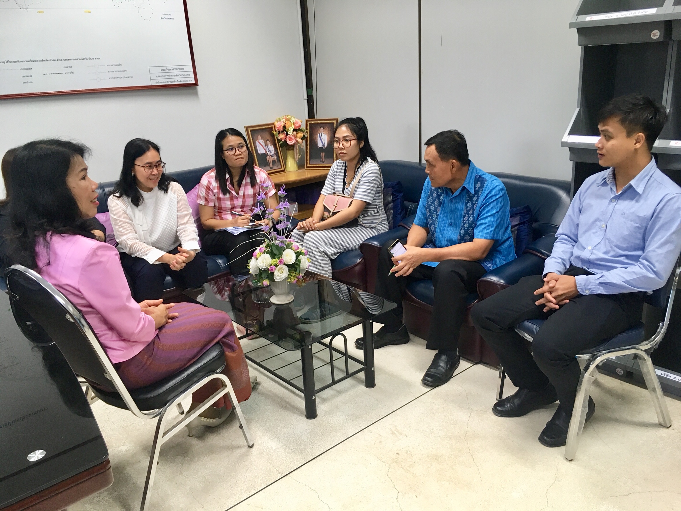 สสว. เข้าพบ พจ.หนองคาย ในการติดตามร้านค้าประชารัฐ สุขใจ Shop