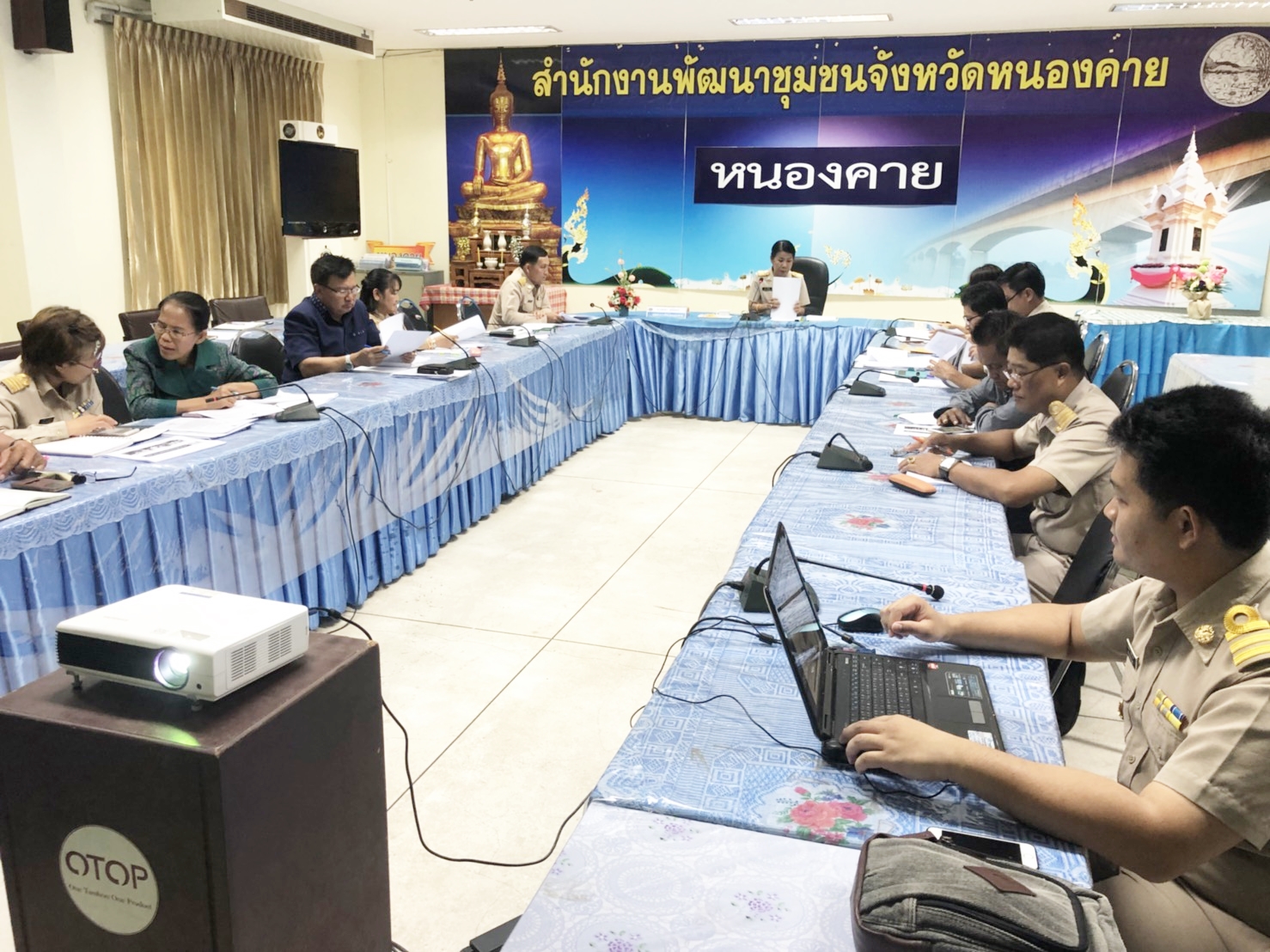 พัฒนาการจังหวัดหนองคาย เป็นประธานในการประชุมพัฒนาการอำเภอ นักวิชาการจังหวัด เพื่อมอบแนวทางทางการขับเคลื่อนโครงการชุมชนท่องเที่ยว OTOP นวัตวิถี