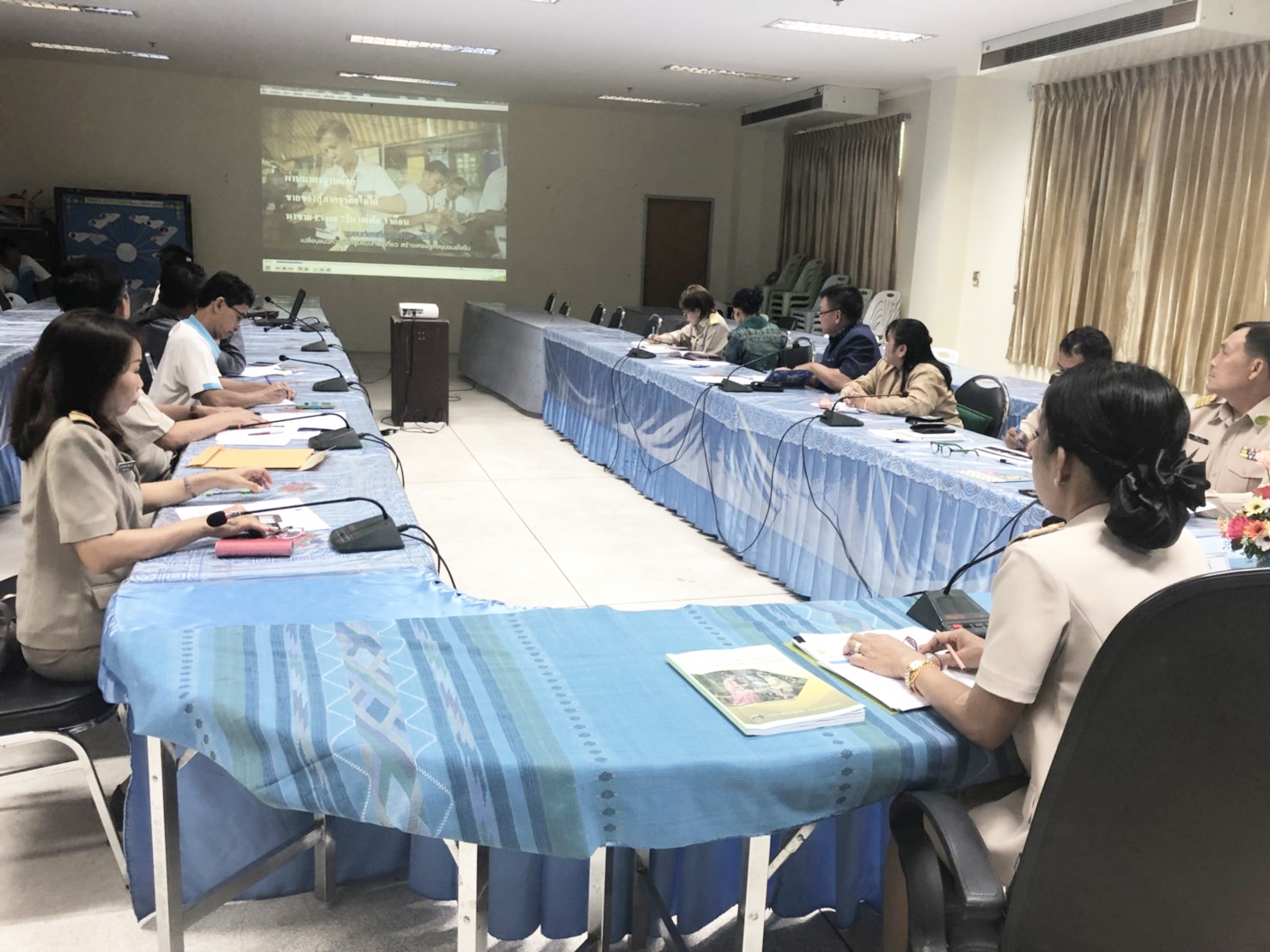 พัฒนาการจังหวัดหนองคาย เป็นประธานในการประชุมพัฒนาการอำเภอ นักวิชาการจังหวัด เพื่อมอบแนวทางทางการขับเคลื่อนโครงการชุมชนท่องเที่ยว OTOP นวัตวิถี