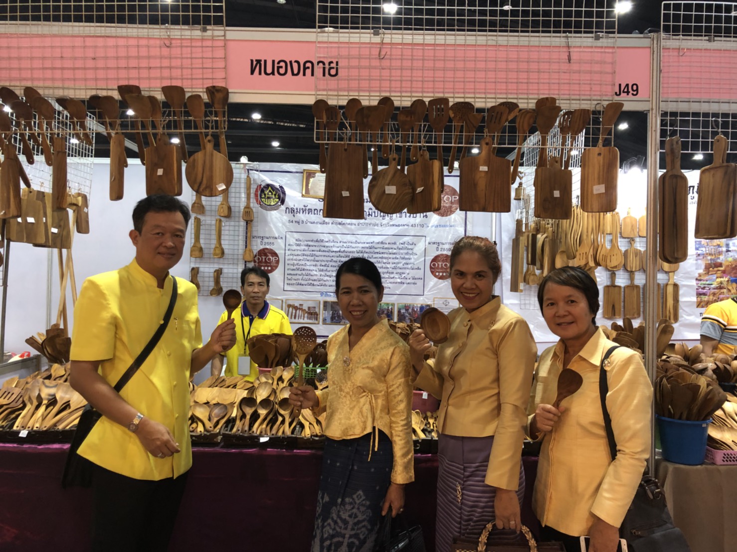 พช.หนองคาย ร่วมพิธีเปิดงาน OTOP Midyear 2018 signature เอกลักษณ์จากเสน่ห์วิถีไทยนิยม