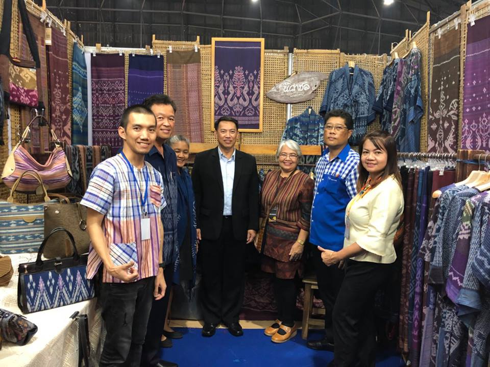 รองผู้ว่าฯหนองคาย เยี่ยมให้กำลังใจ ผู้ประกอบการ OTOP ในงาน OTOP Midyear 2018