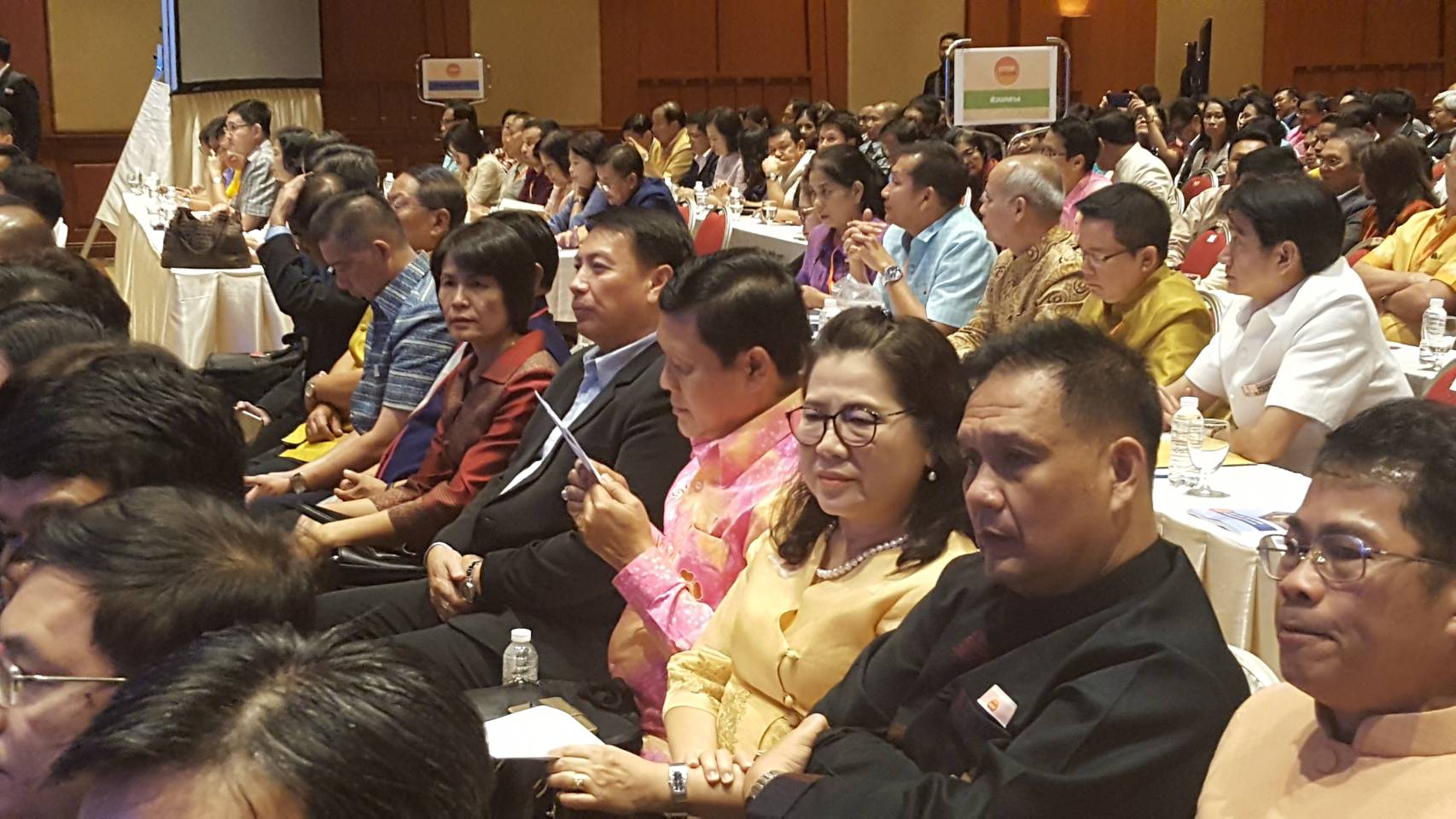 รองผู้ว่าฯหนองคาย นำทีมงาน ร่วม” KICK OFF” โครงการชุมชนท่องเที่ยว OTOP นวัตวิถี ณ ห้องแกรนด์ไดมอนด์บอลรูม อิมแพค เมืองทองธานี