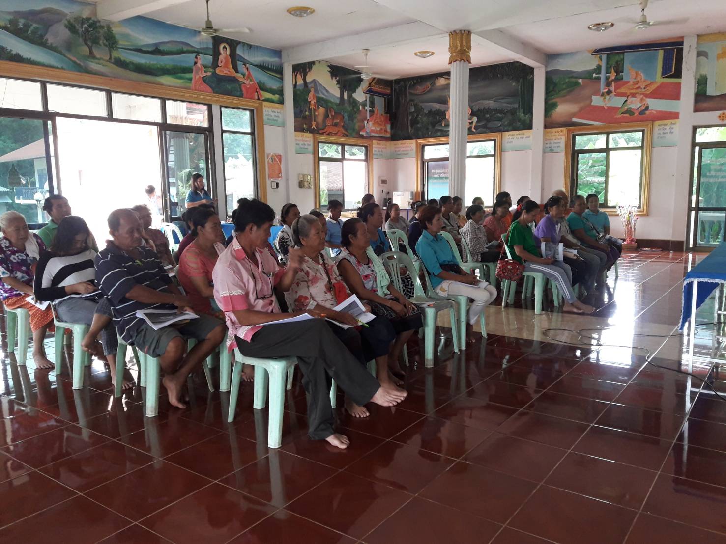 หนองคาย จัดโครงการหมู่บ้าน OTOP เพื่อการท่องเที่ยว (OTOP Village) 8 เส้นทาง กิจกรรม ฝึกอบรมสร้างความรู้ความเข้าใจ รวบรวม เชื่อมโยงอัตลักษณ์ และสร้างการมีส่วนร่วมในชุมชน