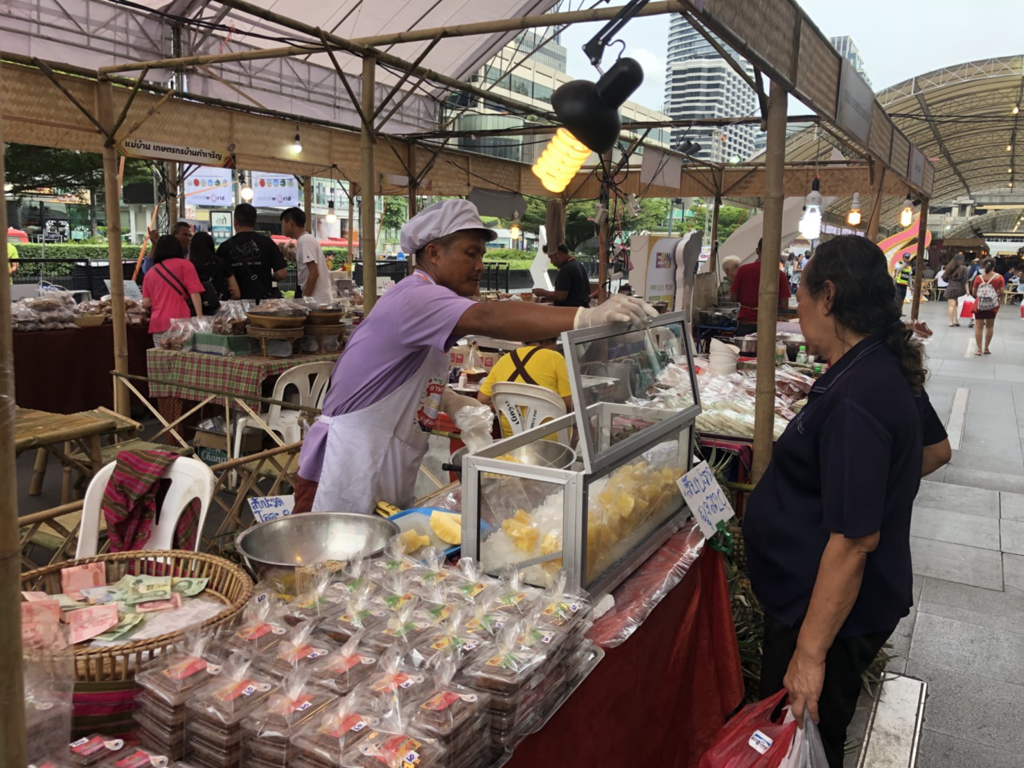 พช.หนองคาย นำสินค้า OTOP ร่วมงาน ESAN EXPO 2018 “แซ่บอีสานบน ดินแดนแห่งโอกาส” ณ เซ็นทรัล เวิลด์ กทม.