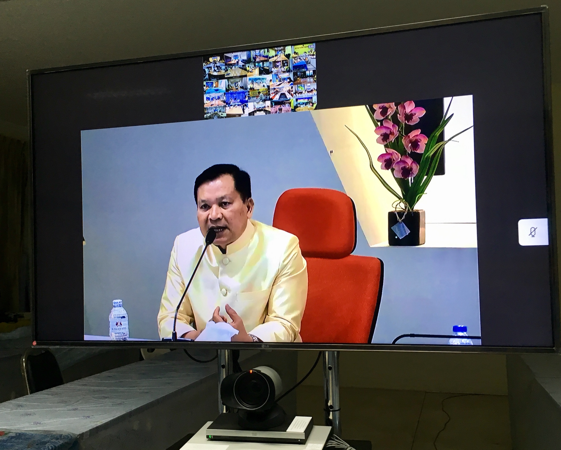 พช.หนองคาย  ร่วมรับฟังการประชุมติดตามเร่งรัดการดำเนินงานและแผนการใช้จ่ายงบประมาณ กองทุนพัฒนาบทบาทสตรี ประจำปี 2561 ครั้งที่ 4/2561 ผ่านระบบ VIDEO CONFERENCE