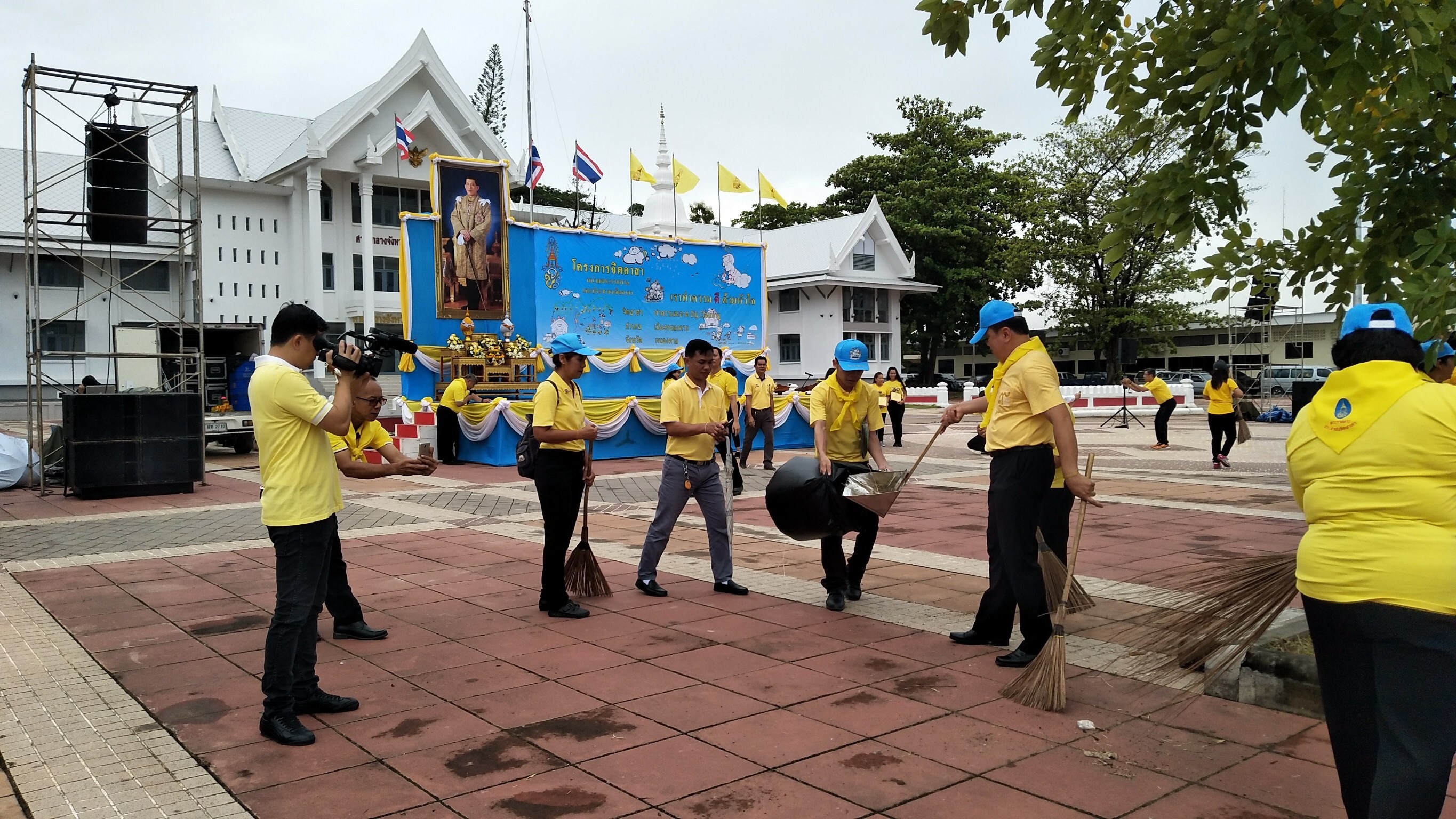 พช.หนองคาย ร่วมกิจกรรมทําความสะอาด Big Cleaning กิจกรรมจิตอาสา “เราทําความ ดี ด้วยหัวใจ” เฉลิมพระเกียรติและถวายเป็นพระราชกุศลแด่สมเด็จพระเจ้าอยู่หัวมหาวชิราลงกรณ บดินทรเทพยวรางกูร เนื่องในโอกาสวันเฉลิมพระชนมพรรษา 66 พรรษา