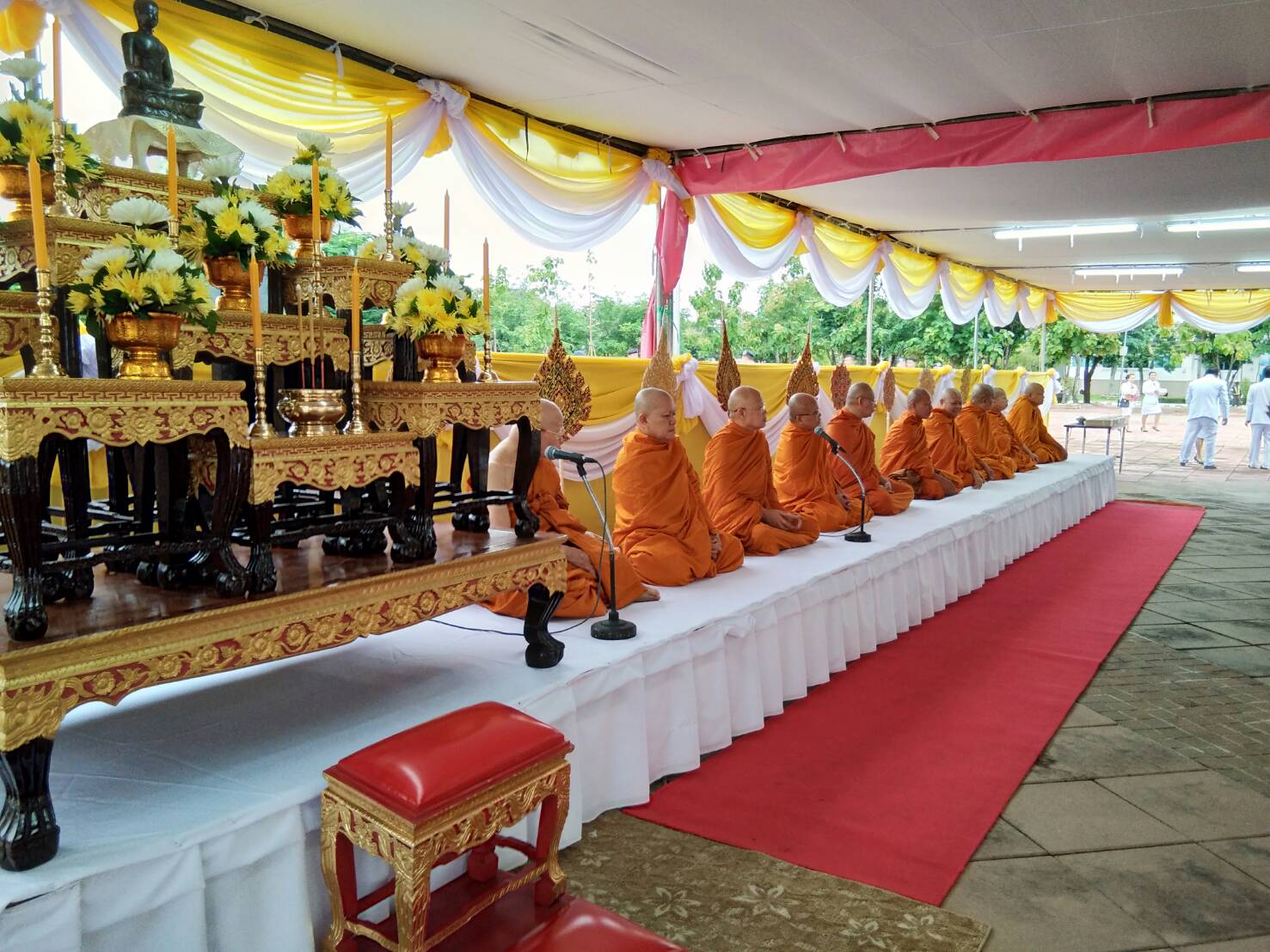 พจ.หนองคาย ร่วมในพิธีทําบุญตักบาตร ถวายพระราชกุศลพระบาทสมเด็จพระปรมินทรมหาภูมิพลอดุลยเดช บรมนาถบพิตร และถวายพระพรชัยมงคลสมเด็จพระนางเจ้าสิริกิติ์ พระบรมราชินีนาถ ในรัชกาลที่ 9 และสมเด็จพระเจ้าอยู่หัวมหาวชิราลงกรณ บดินทรเทพยวรางกูร เนื่องในวันเฉลิมพระชนมพรรษาสมเด็จพระเจ้าอยู่หัว 66 พรรษา 28 กรกฎาคม 2561