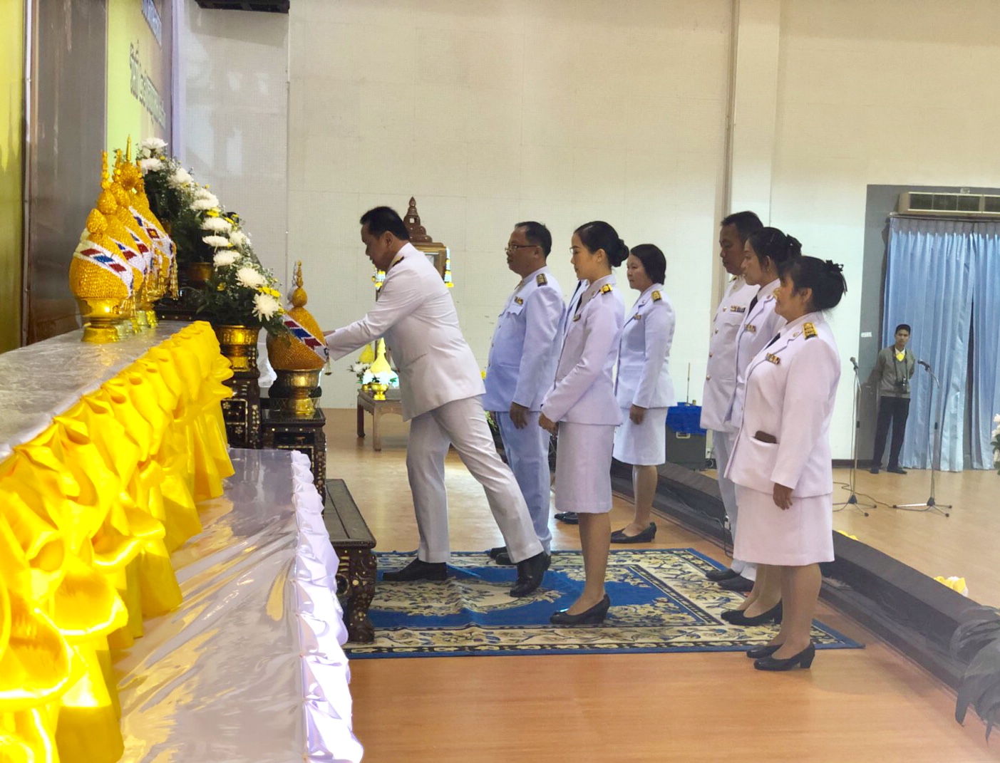 พจ.หนองคาย ร่วมพิธีถวายเครื่องราชสักการะ และพิธีจุดเทียนถวายพระพรชัยมงคล สมเด็จพระเจ้าอยู่หัวมหาวชิราลงกรณ บดินทรเทพยวรางกูร เนื่องในวันเฉลิมพระชนมพรรษา 28 กรกฎาคม 2561