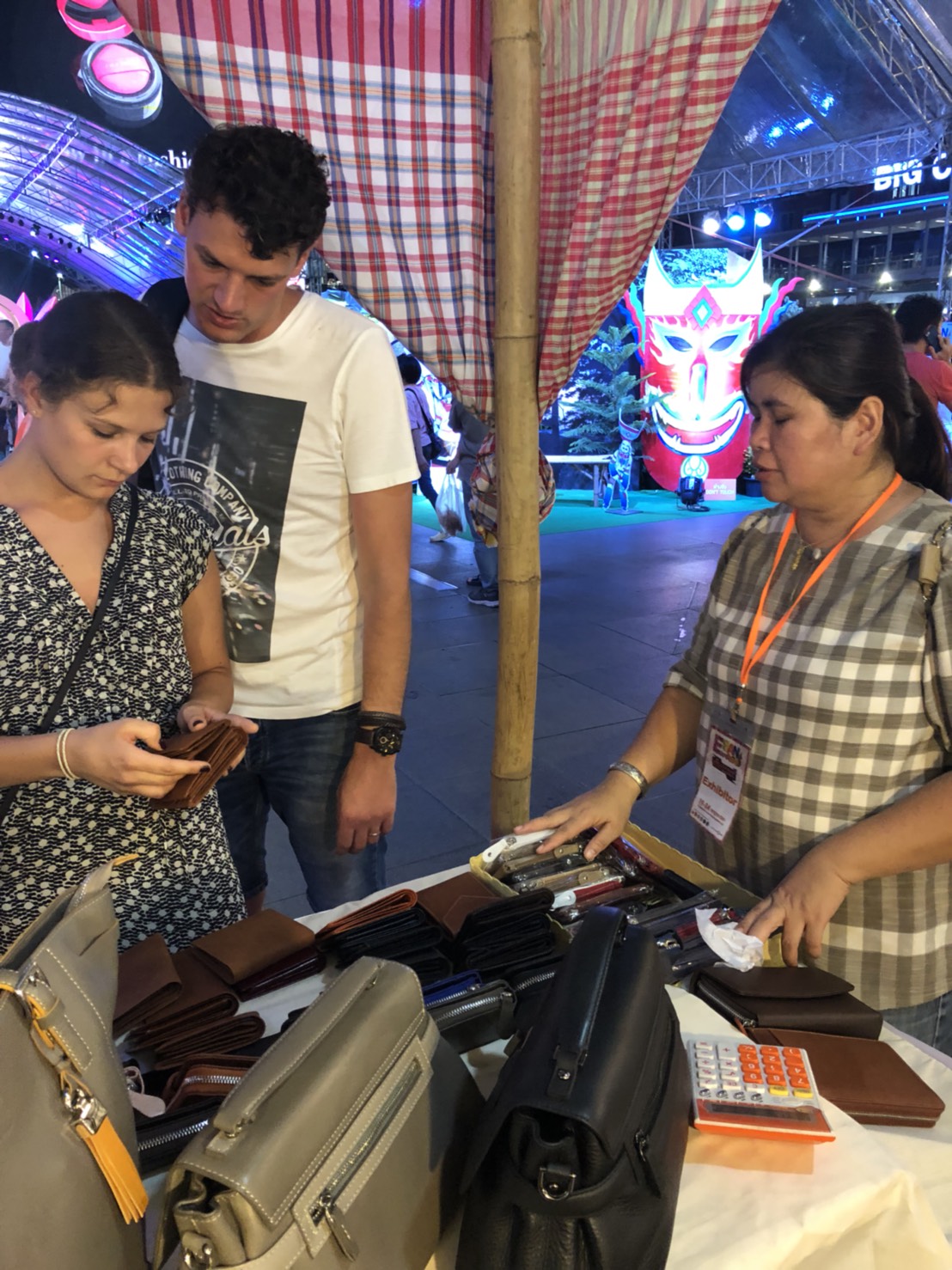 พช.หนองคาย นำสินค้า OTOP ร่วมงาน ESAN EXPO 2018 “แซ่บอีสานบน ดินแดนแห่งโอกาส” ณ เซ็นทรัล เวิลด์ กทม.