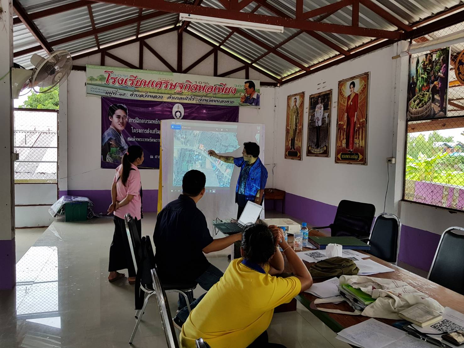 พช.หนองคาย เยี่ยมหมู่บ้านสารสนเทศต้นแบบจังหวัดหนองคาย