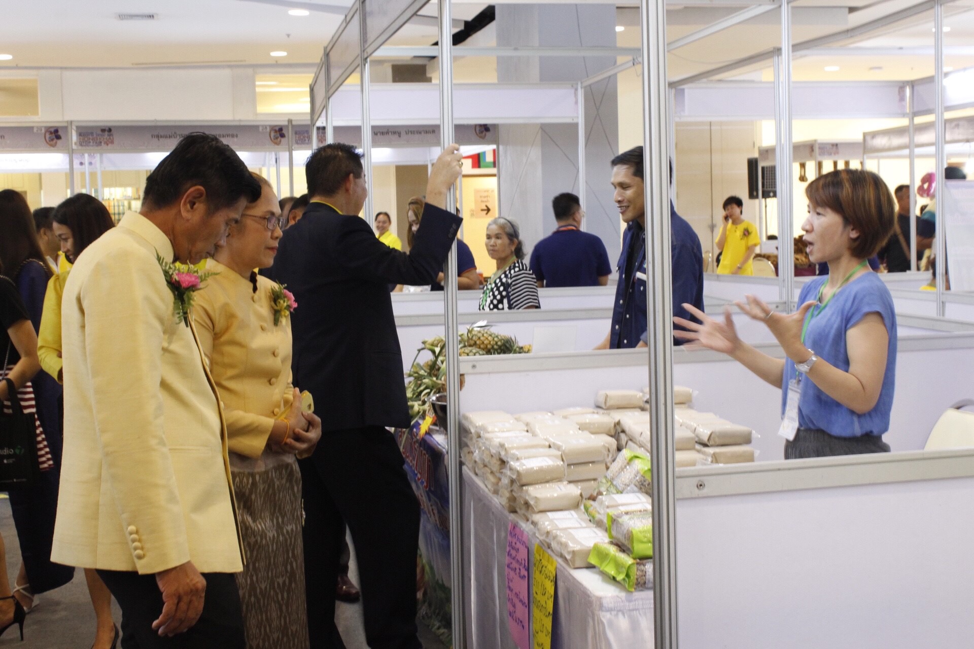 “มหกรรมการค้าชายแดน หนองคาย OTOP FAIR 2018” ตามโครงการเพิ่มศักยภาพการค้า การลงทุนตามแนวชายแดนและเชื่อมโยงระเบียงเศรษฐกิจอนุภูมิภาคลุ่มน้ำโขง กิจกรรมส่งเสริมช่องทางการจัดจำหน่ายและการตลาด